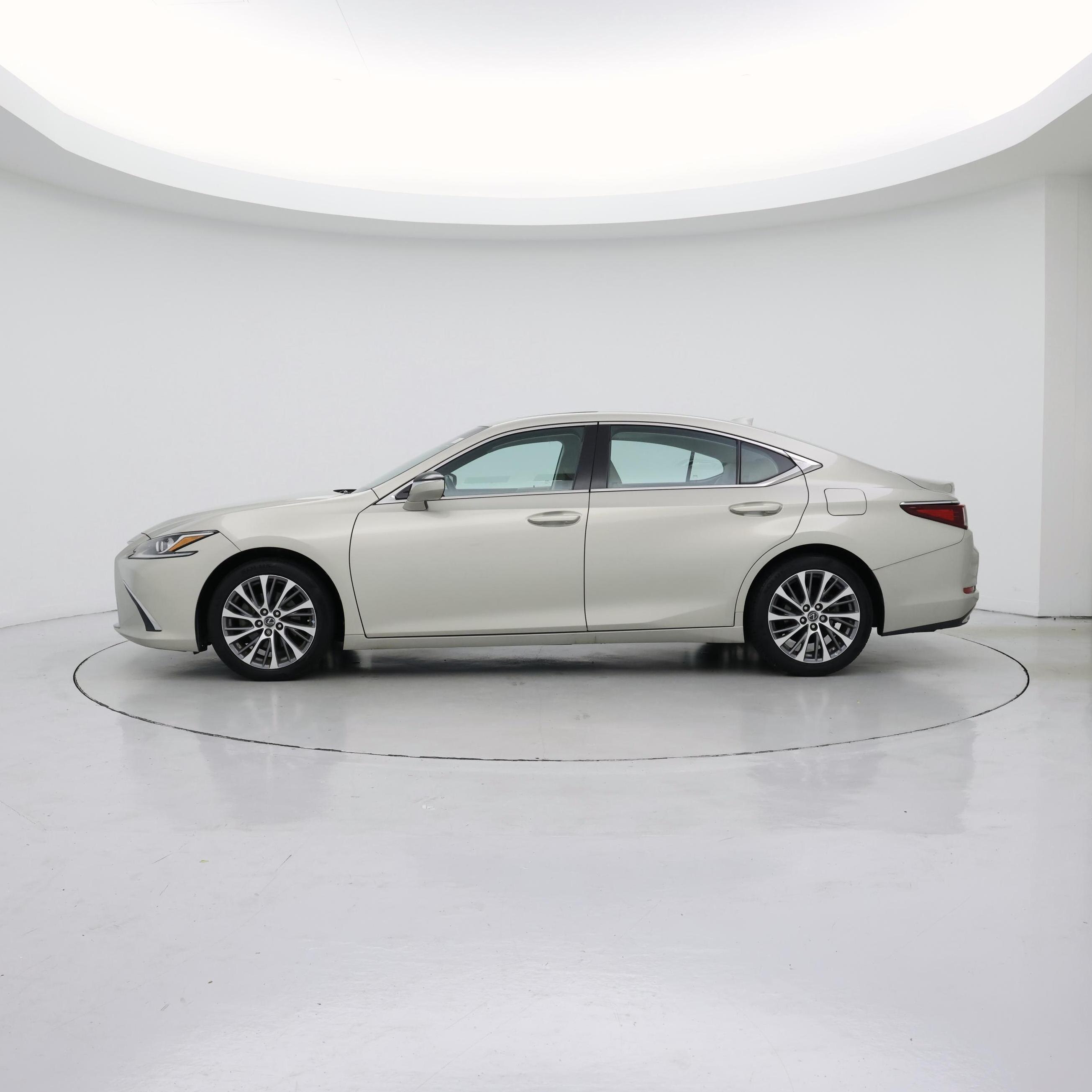 Thumbnail: 2019 Lexus ES - 3