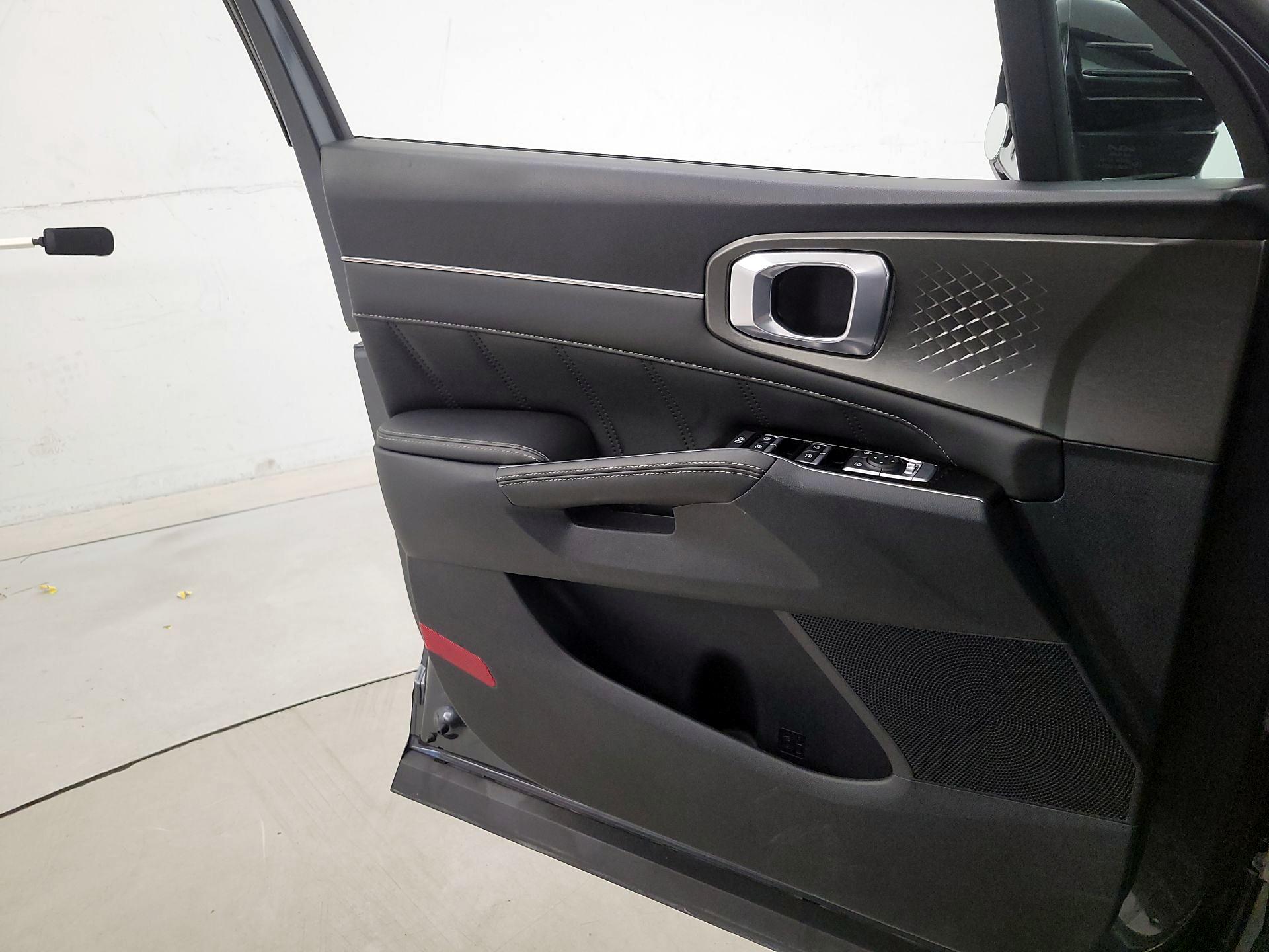 Thumbnail: 2023 Kia Sorento - 12