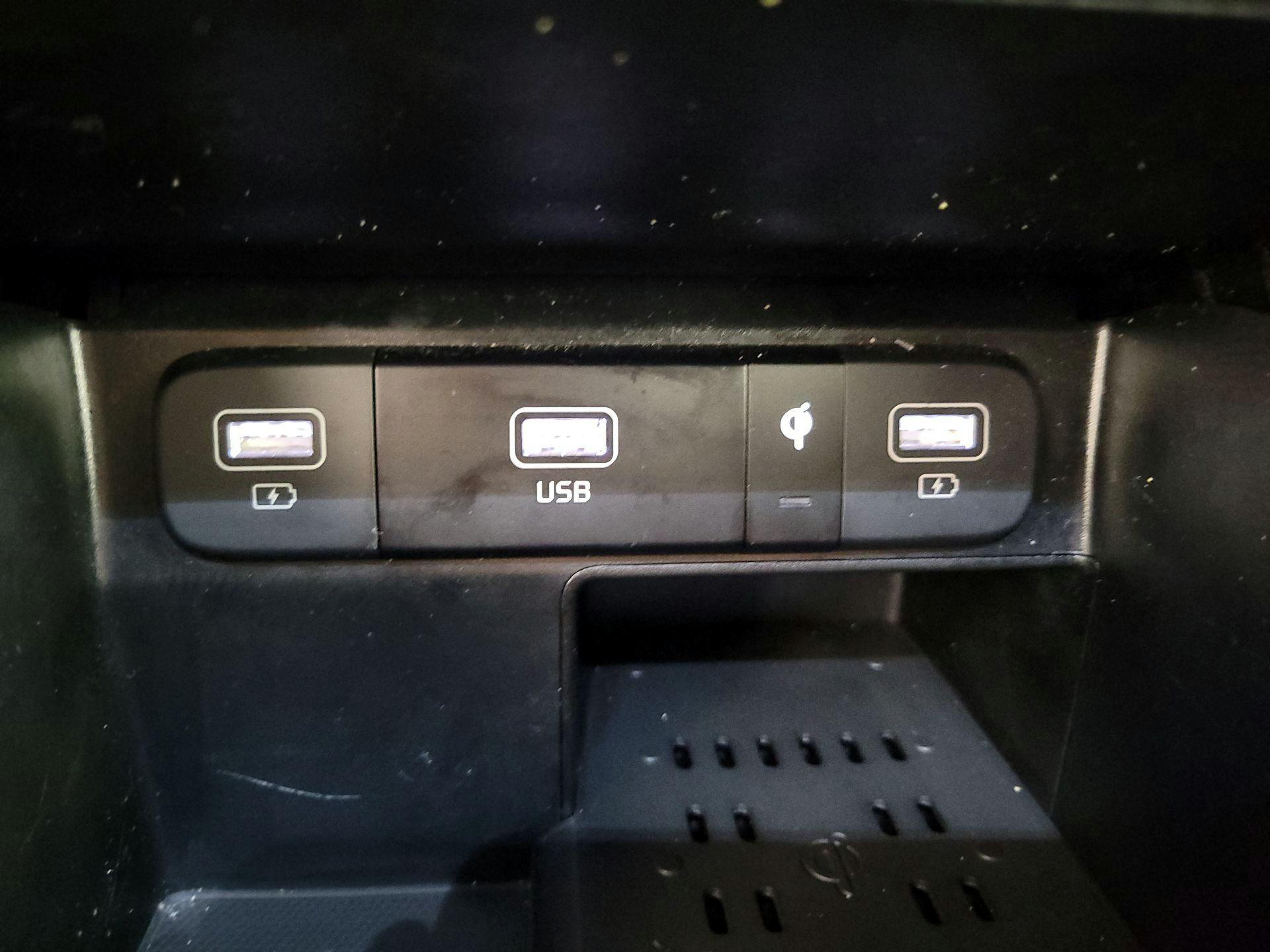 Thumbnail: 2023 Kia Sorento - 19