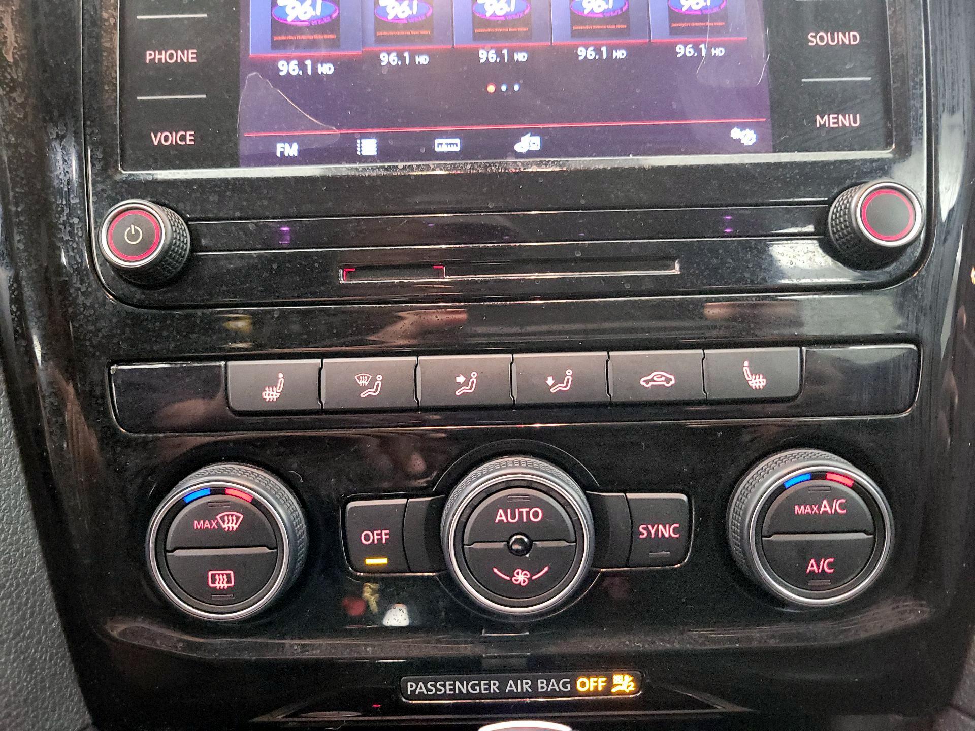 Thumbnail: 2020 Volkswagen Passat - 16