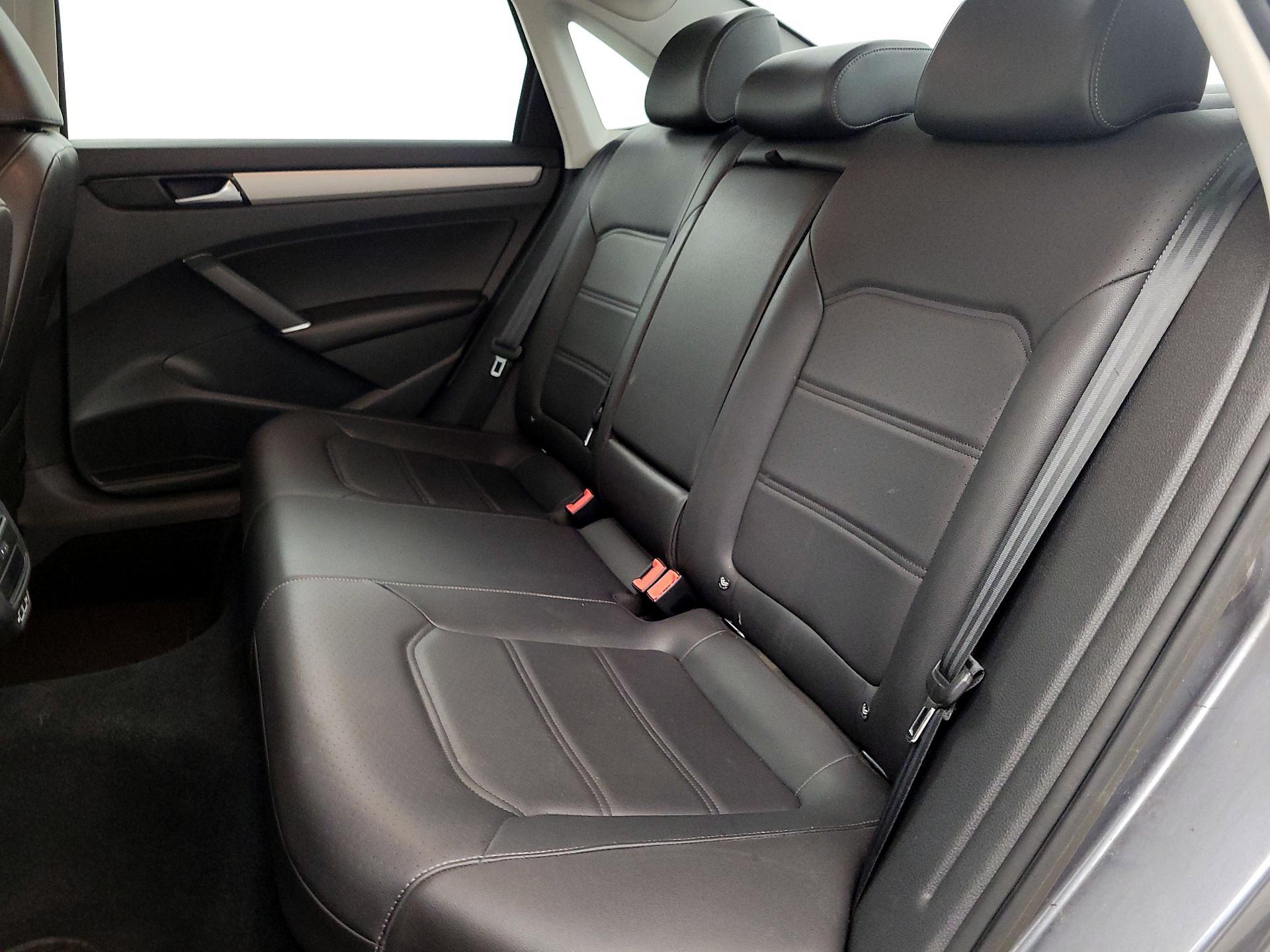 Thumbnail: 2020 Volkswagen Passat - 18