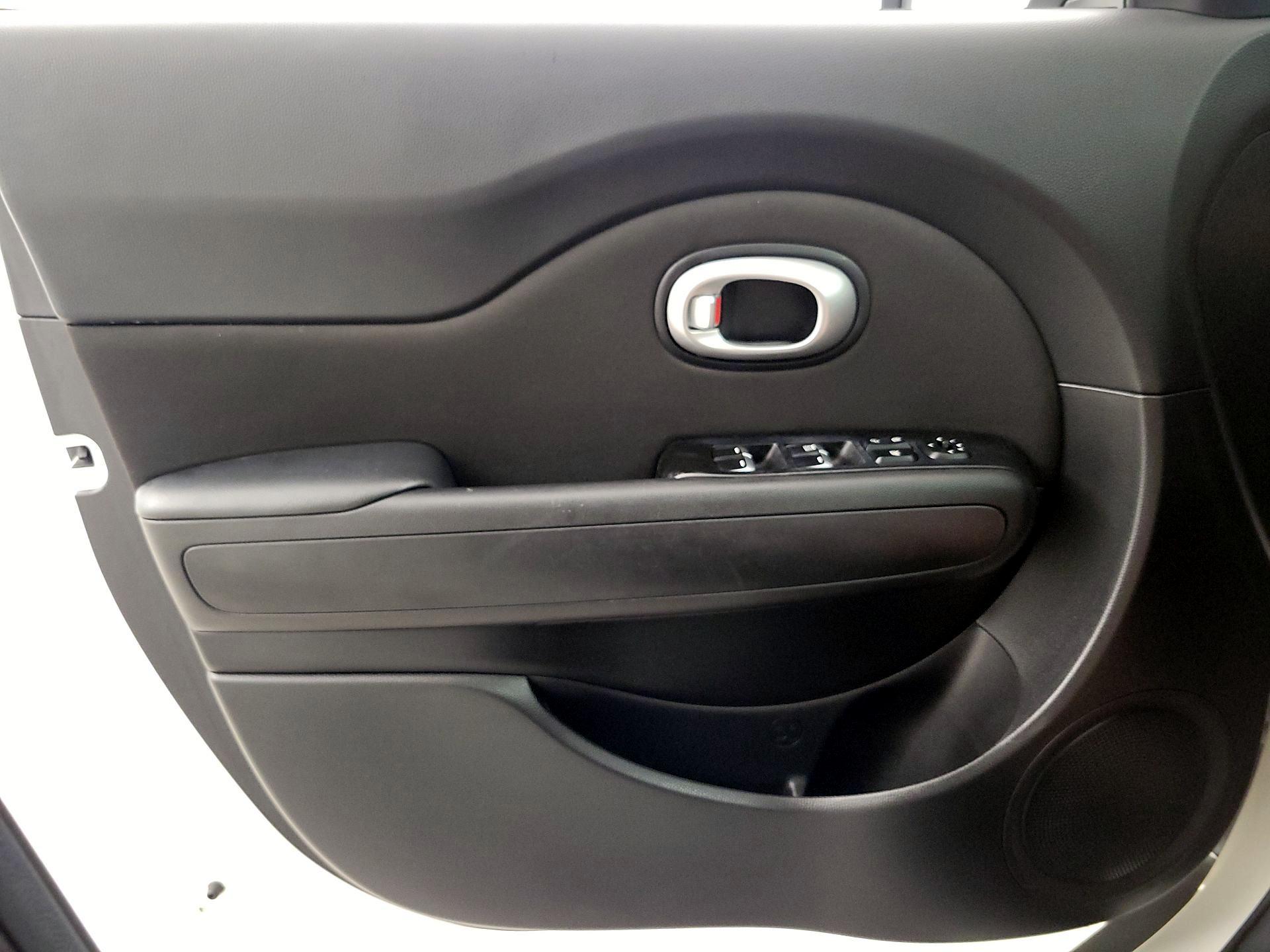 Thumbnail: 2017 Kia Soul - 12