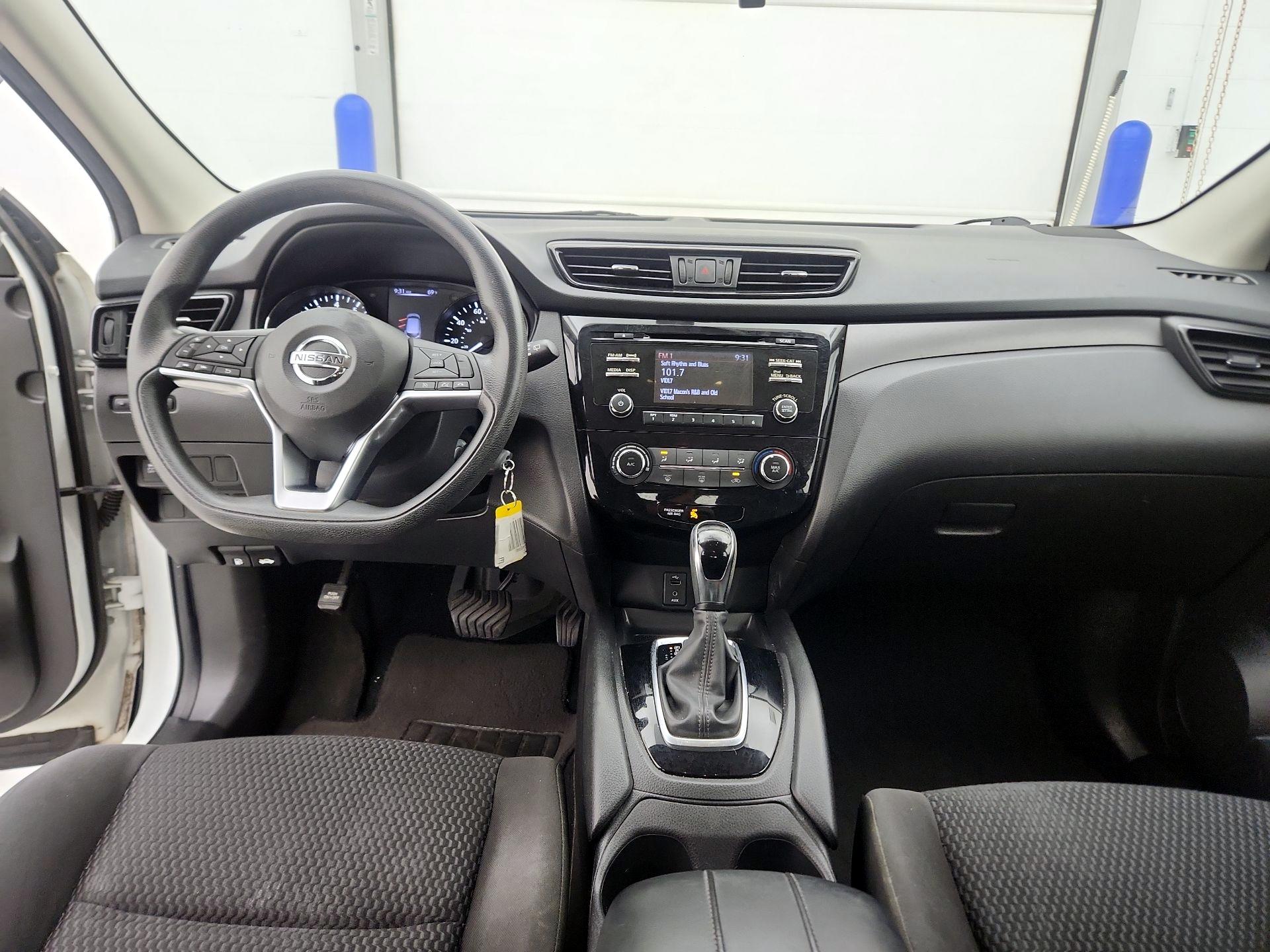 Thumbnail: 2018 Nissan Rogue Sport - 9