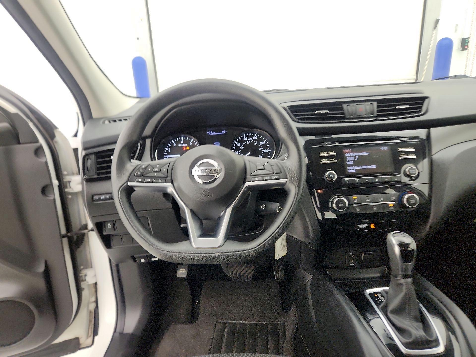 Thumbnail: 2018 Nissan Rogue Sport - 10