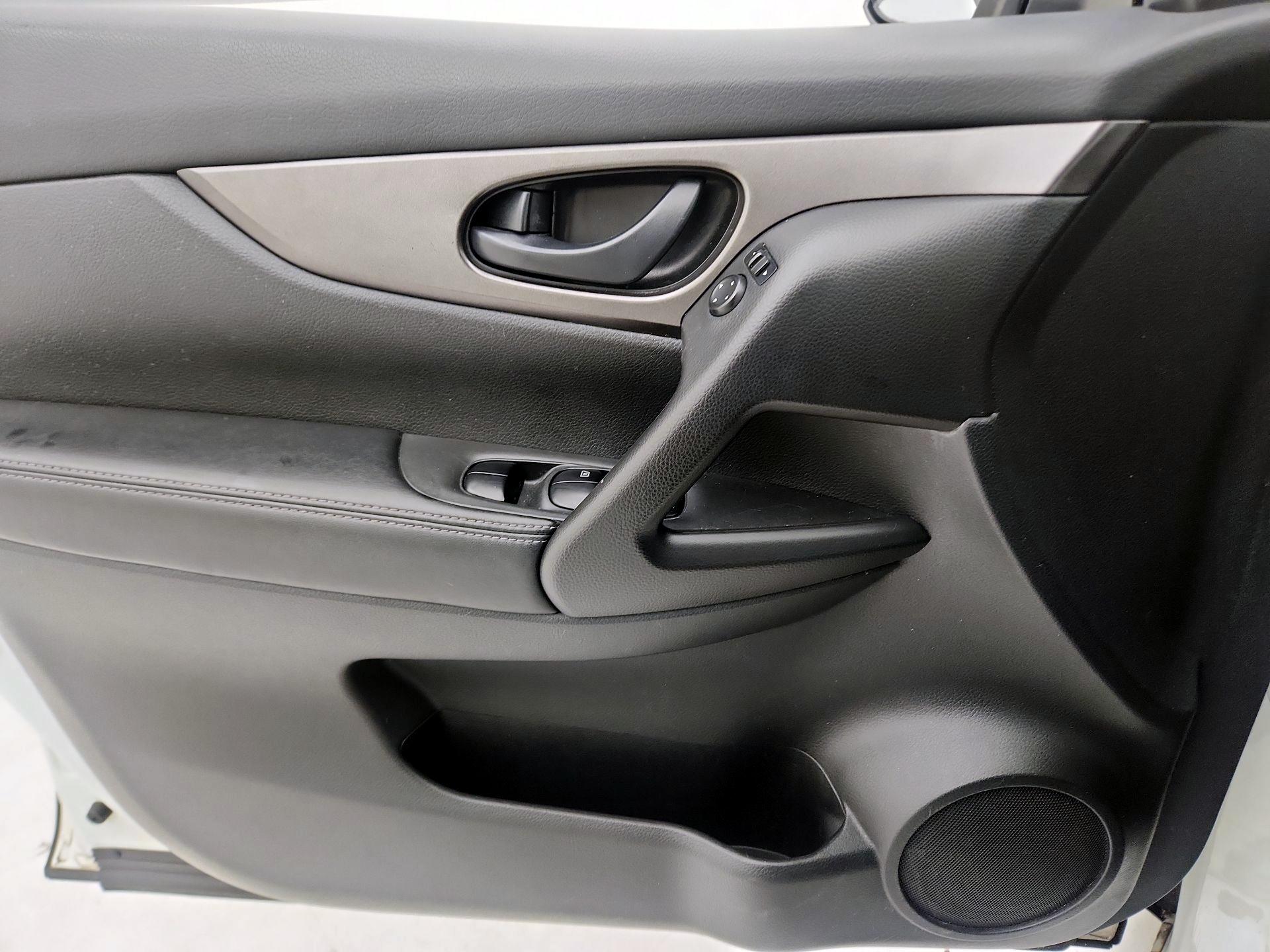 Thumbnail: 2018 Nissan Rogue Sport - 12