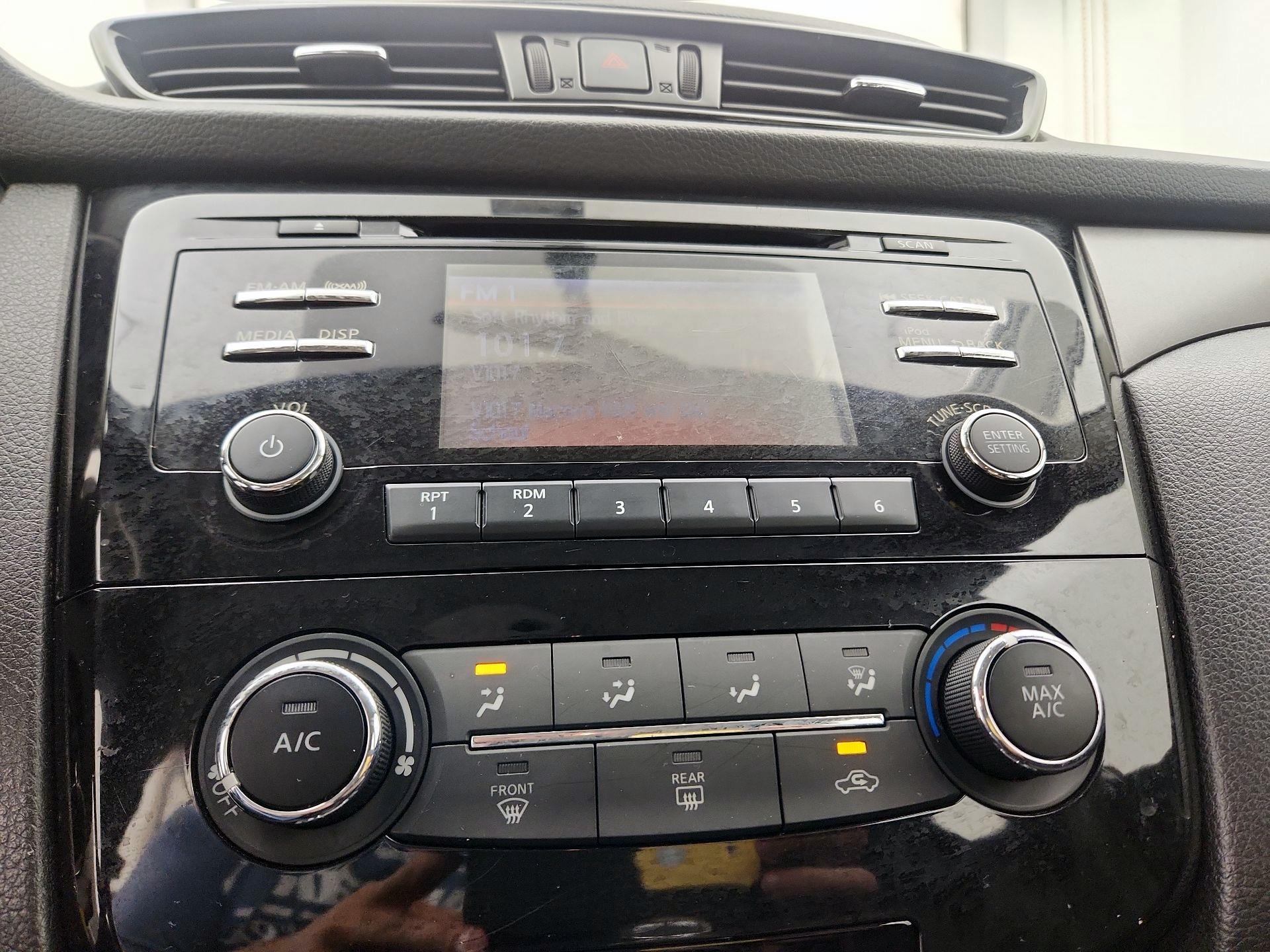 Thumbnail: 2018 Nissan Rogue Sport - 16