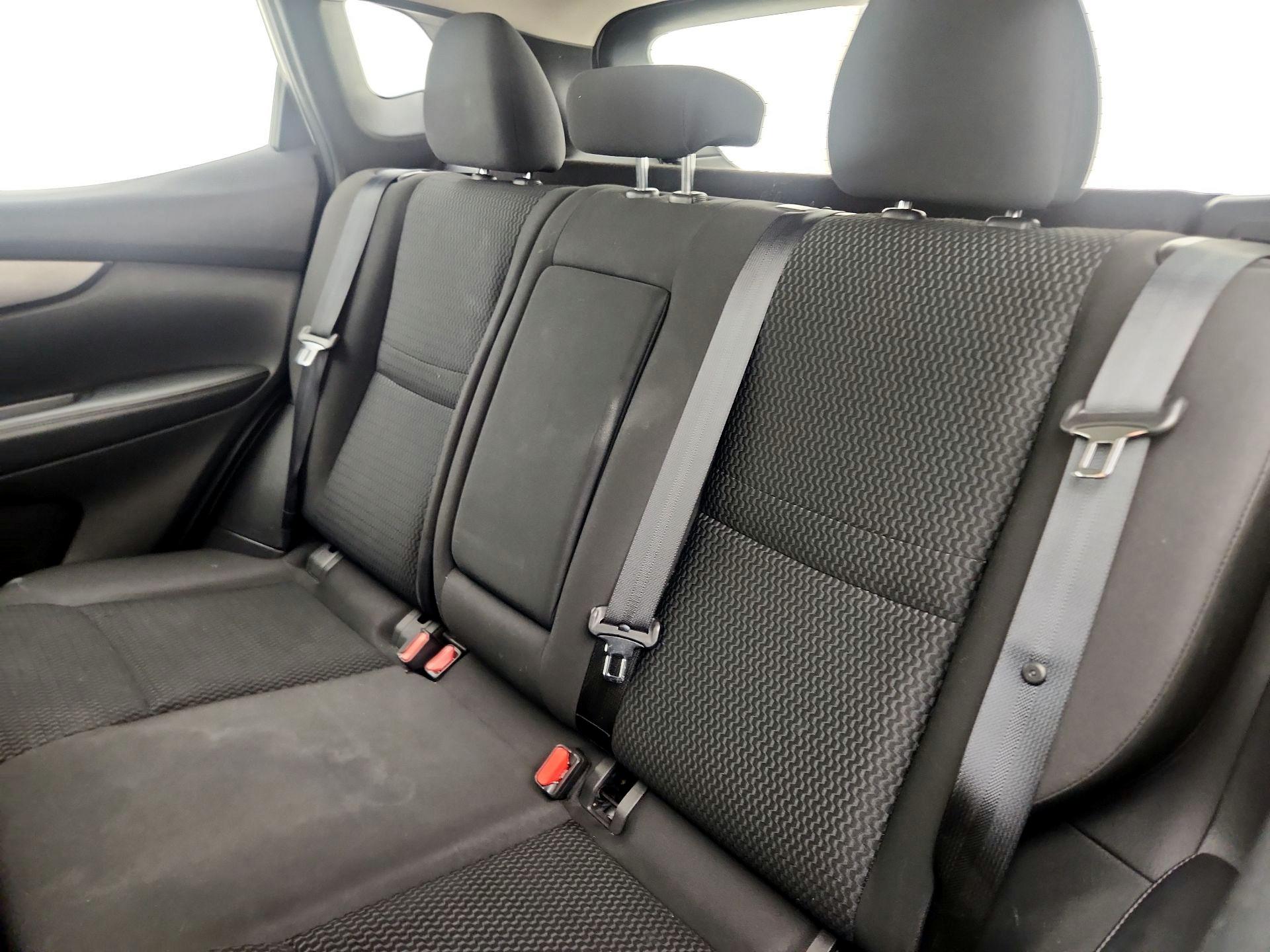 Thumbnail: 2018 Nissan Rogue Sport - 19