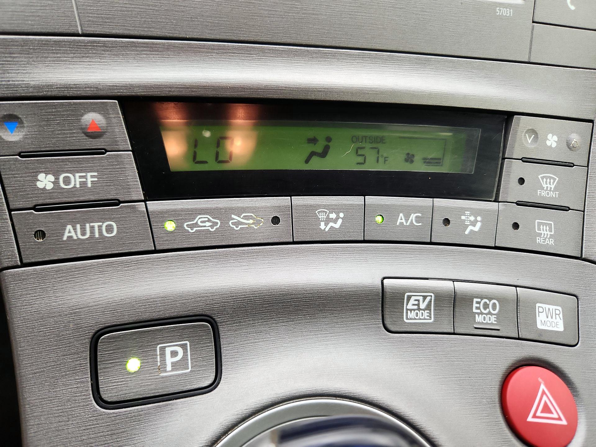 Thumbnail: 2015 Toyota Prius - 16