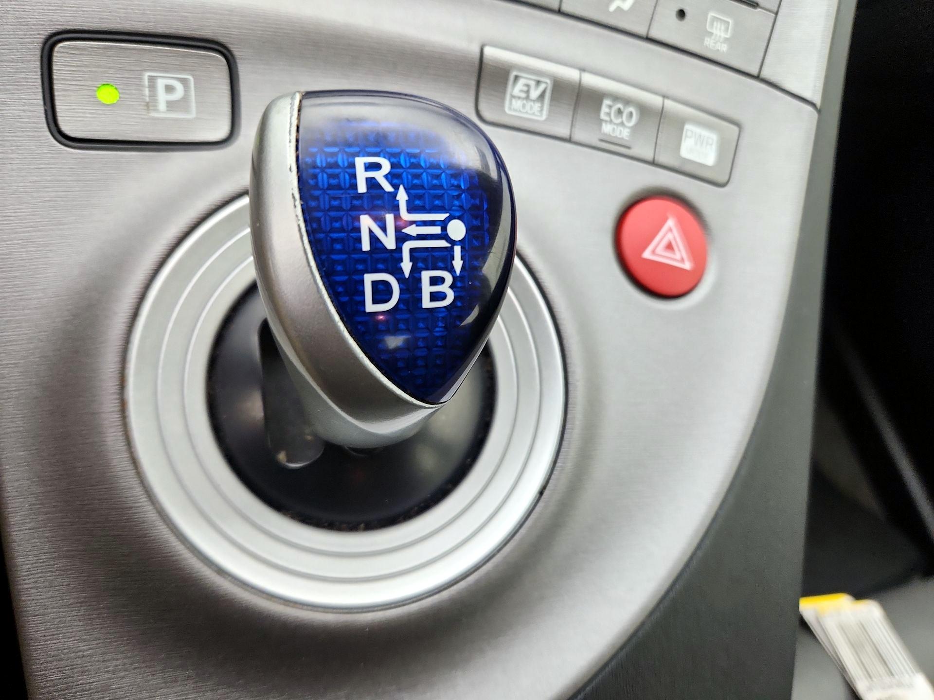 Thumbnail: 2015 Toyota Prius - 17