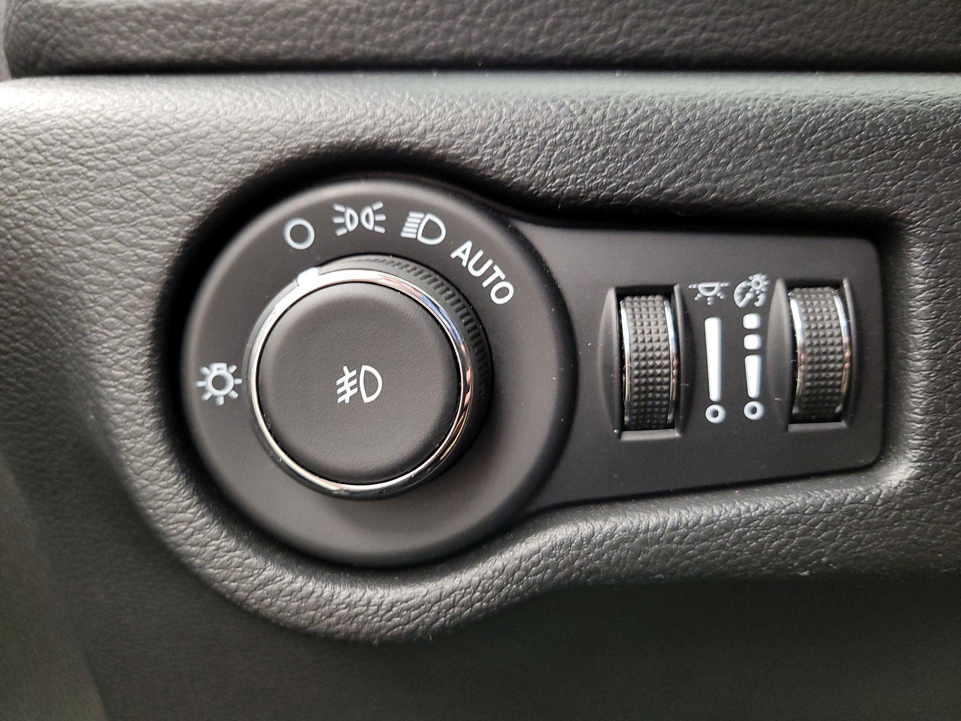 Thumbnail: 2024 Chrysler Pacifica - 13