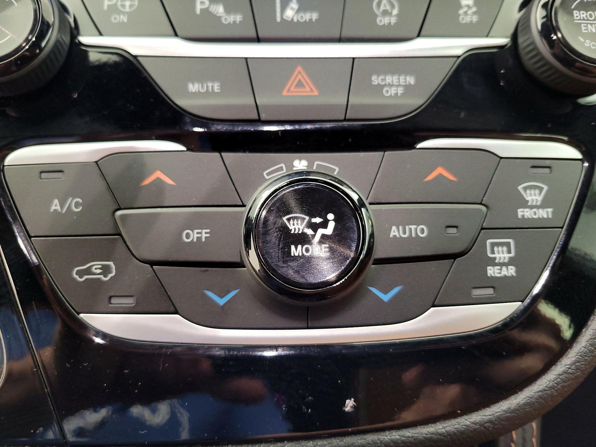 Thumbnail: 2024 Chrysler Pacifica - 17