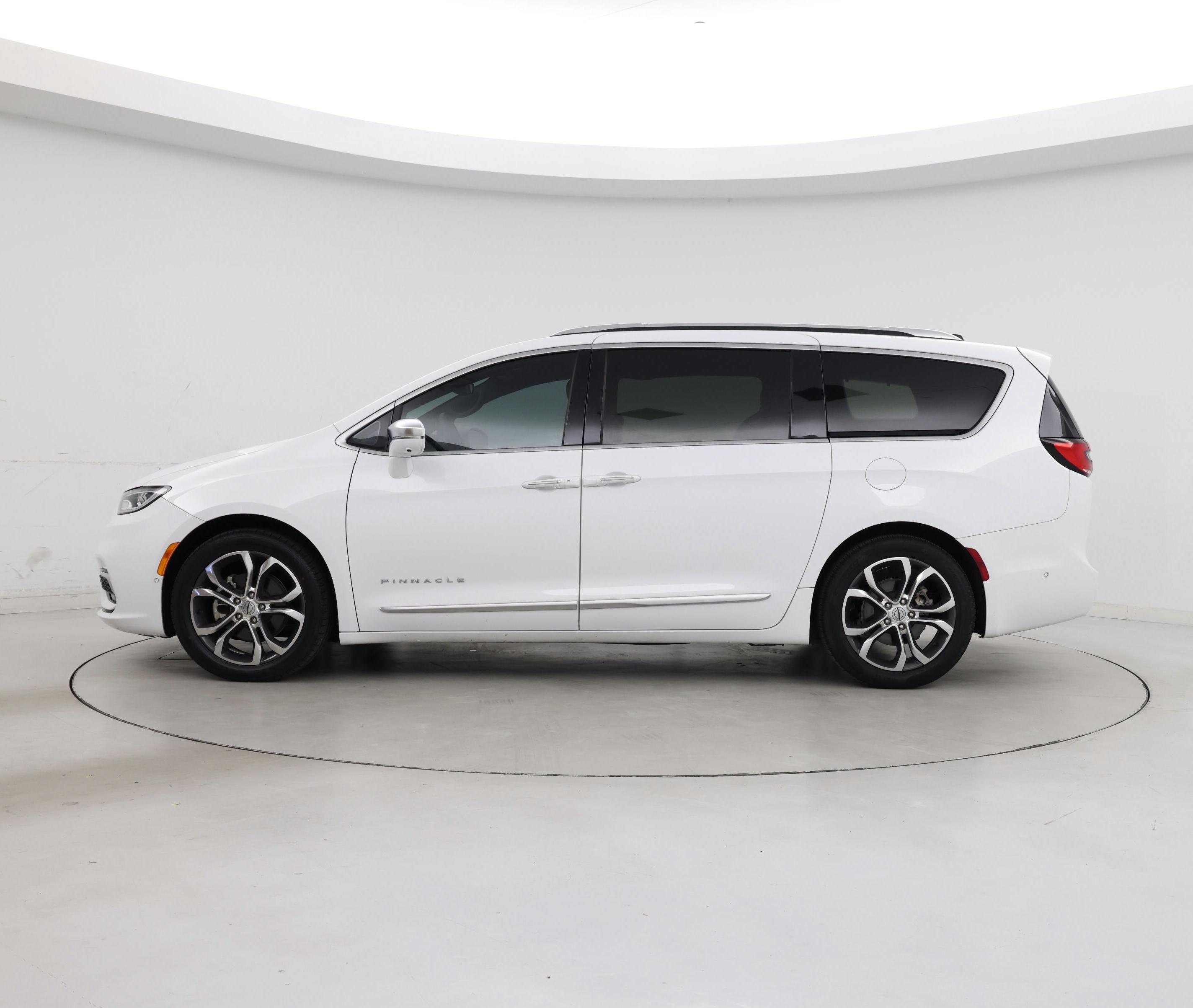 Thumbnail: 2024 Chrysler Pacifica - 3