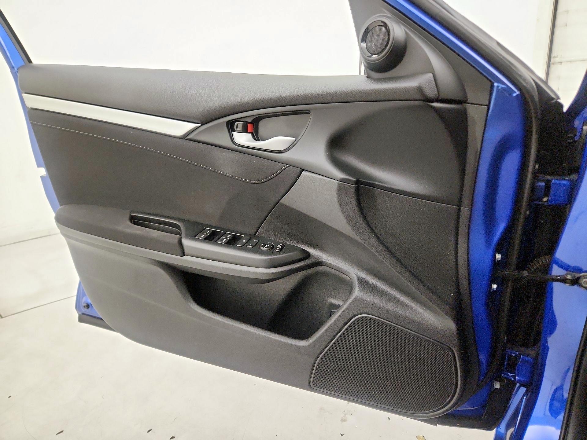 Thumbnail: 2016 Honda Civic - 12