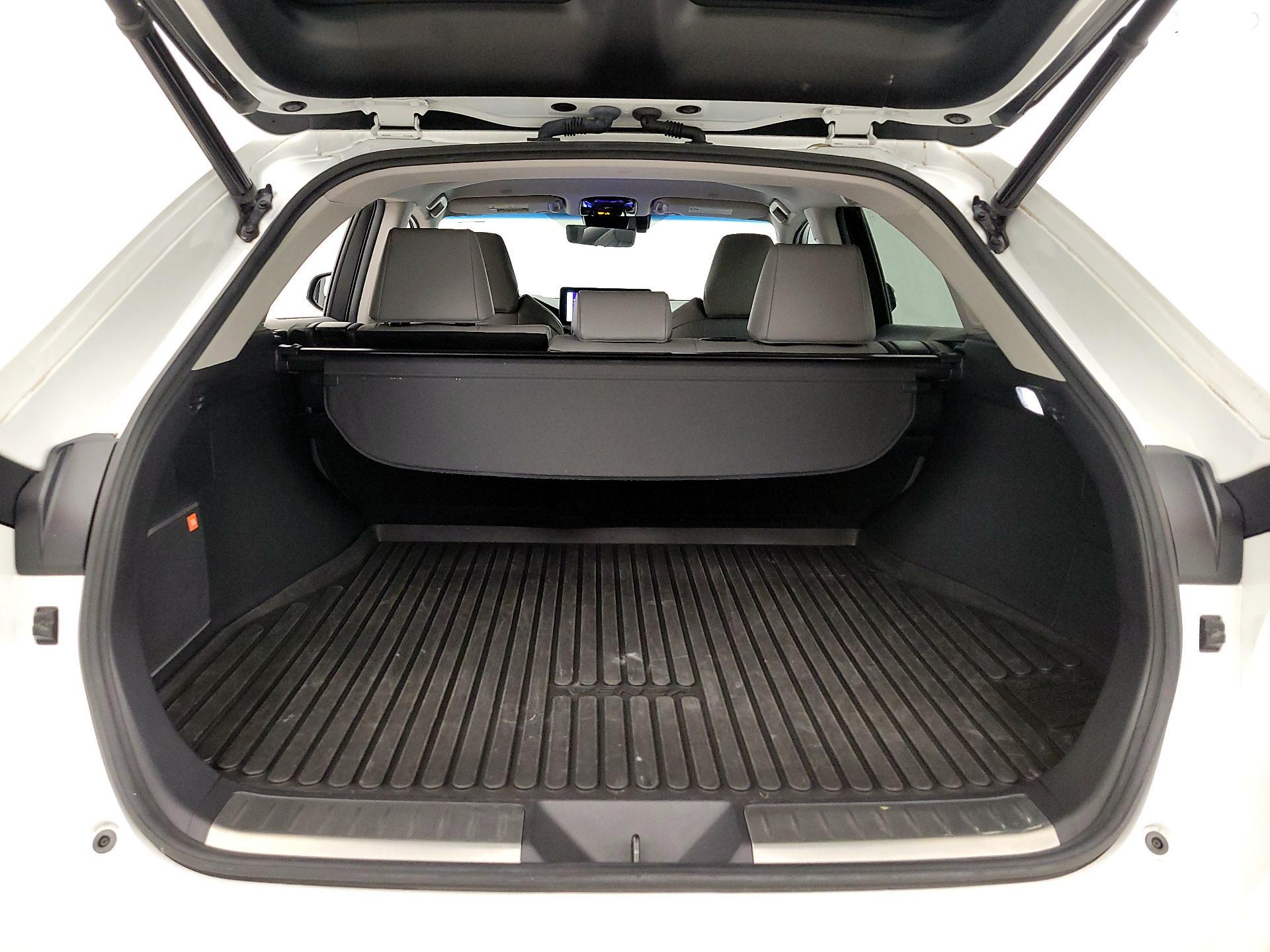 Thumbnail: 2023 Toyota Venza - 20