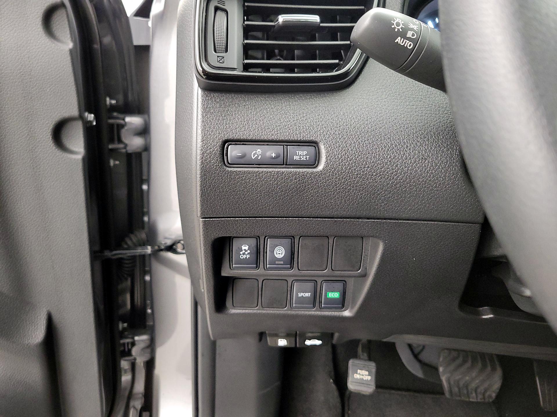 Thumbnail: 2020 Nissan Rogue Sport - 13