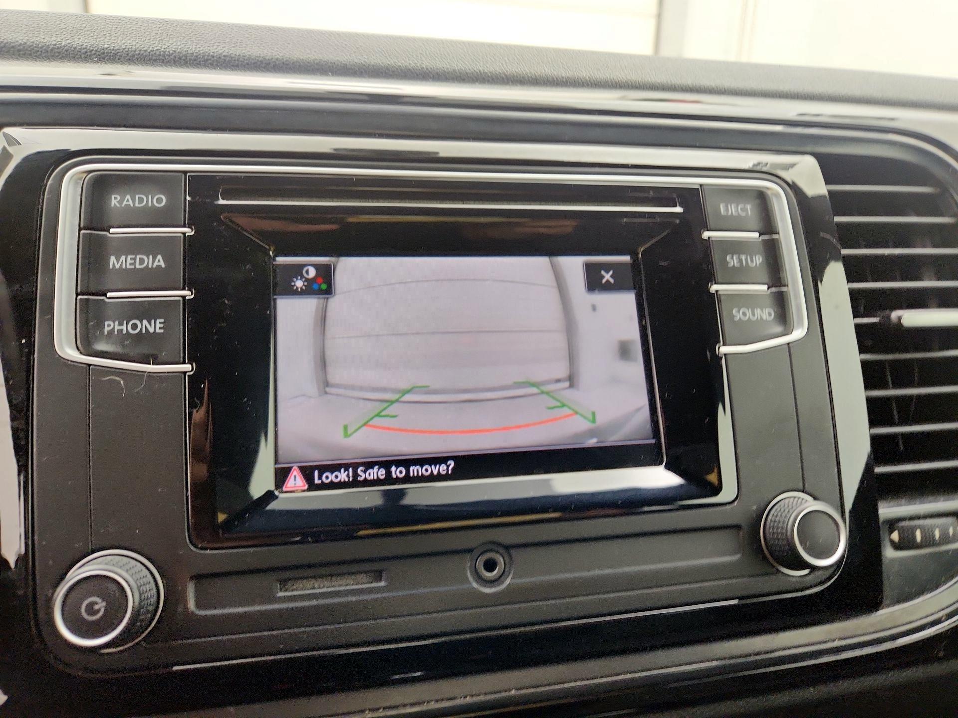 Thumbnail: 2017 Volkswagen Beetle - 14