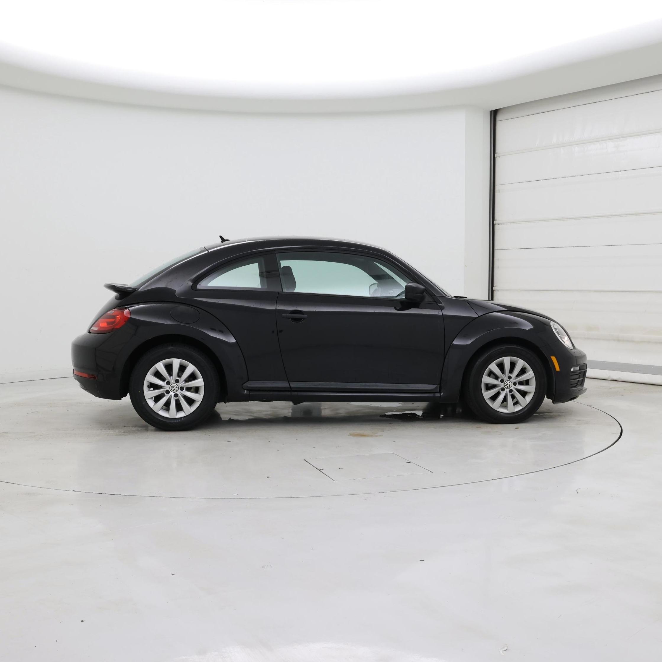 Thumbnail: 2017 Volkswagen Beetle - 7