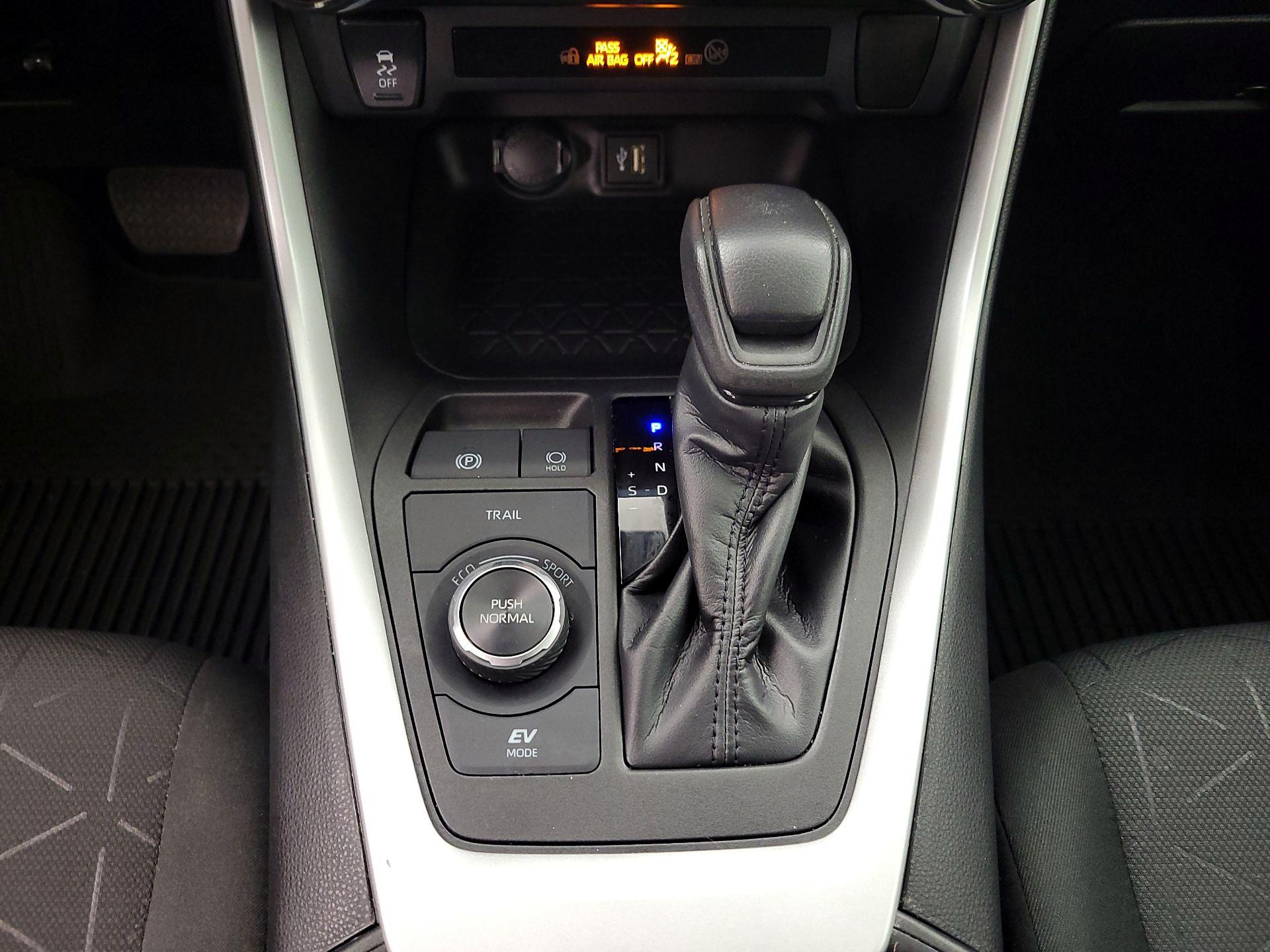 Thumbnail: 2023 Toyota RAV4 - 17