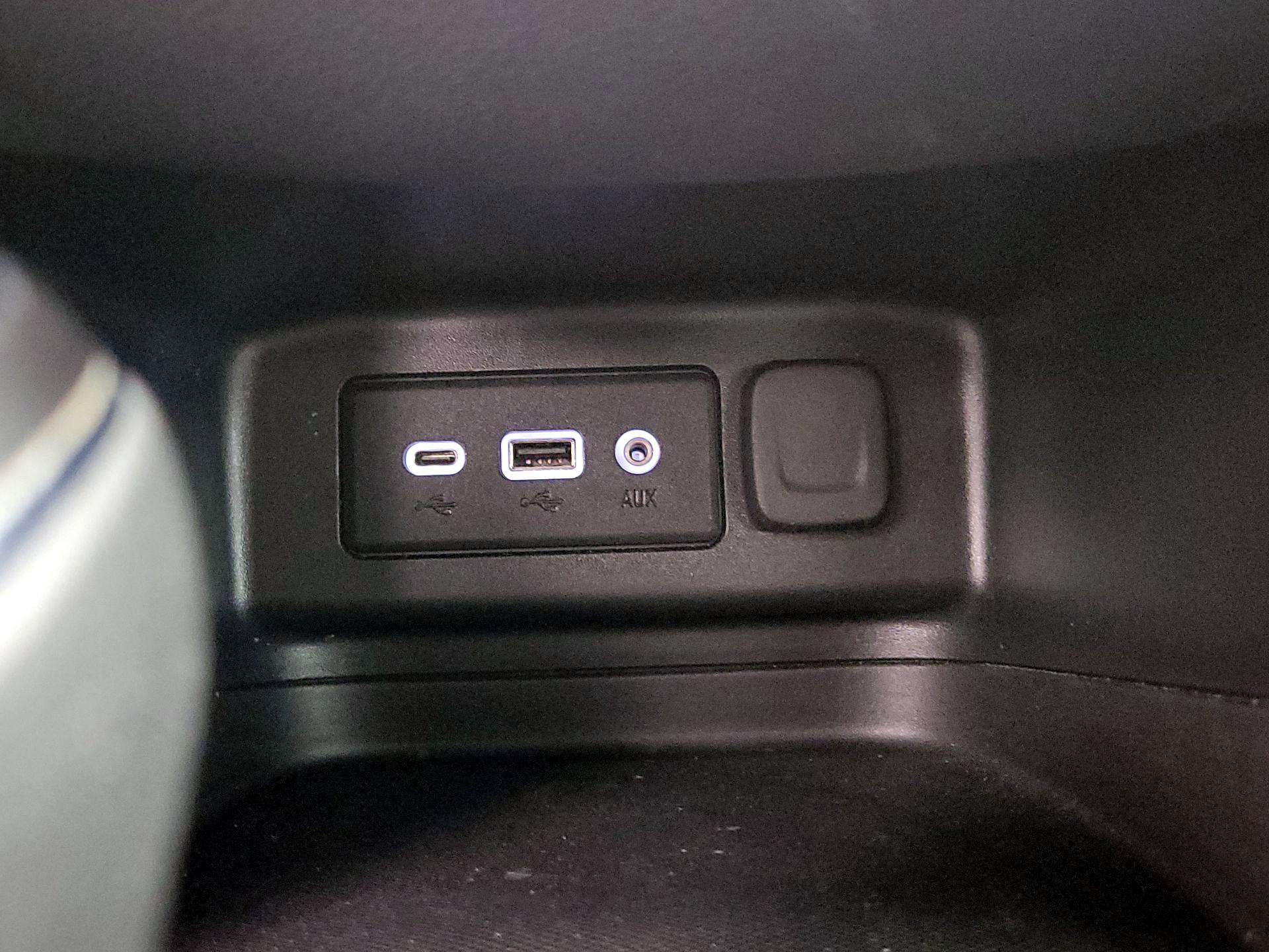 Thumbnail: 2020 Chevrolet Equinox - 18