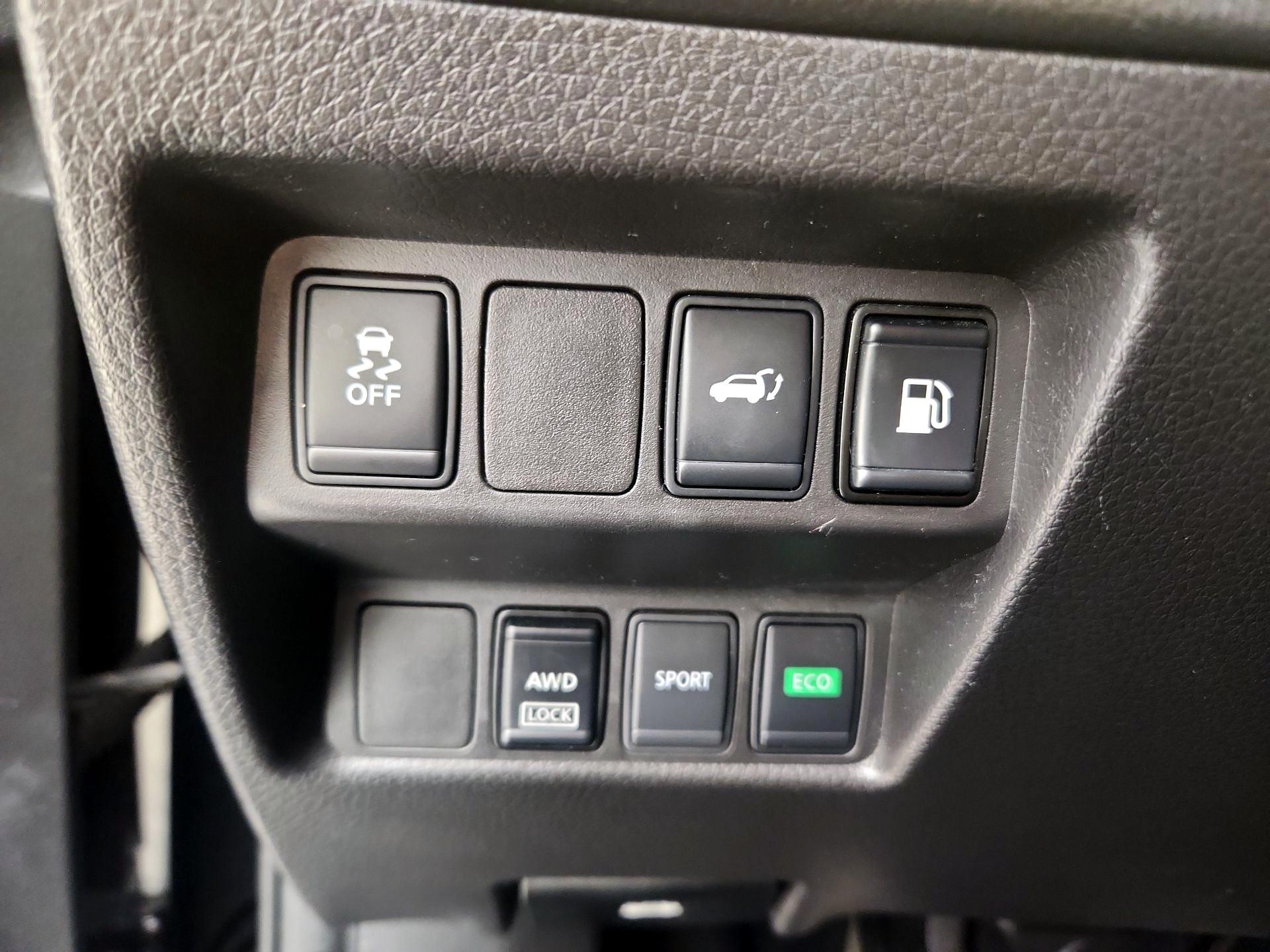 Thumbnail: 2018 Nissan Rogue - 13