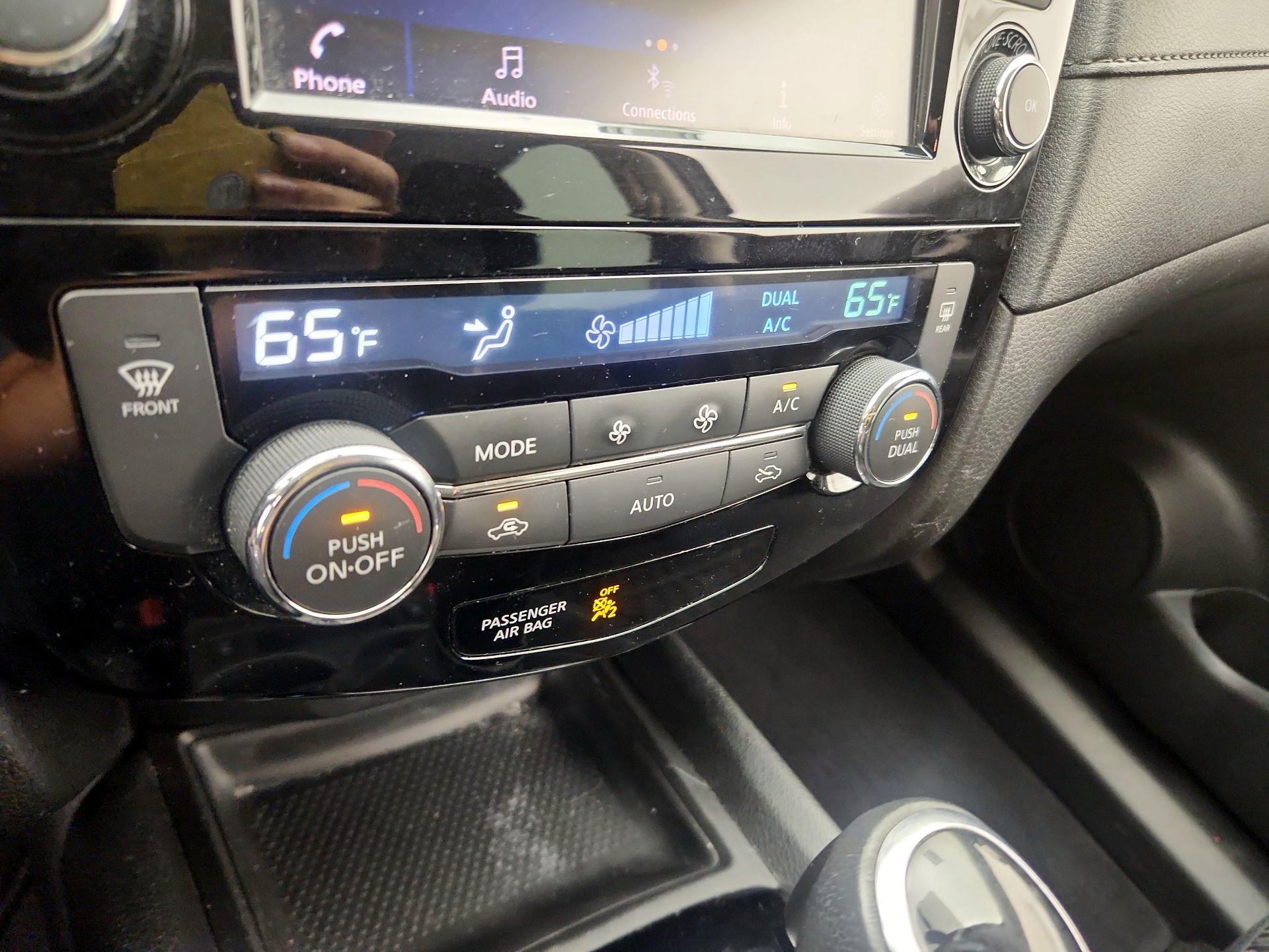 Thumbnail: 2018 Nissan Rogue - 16