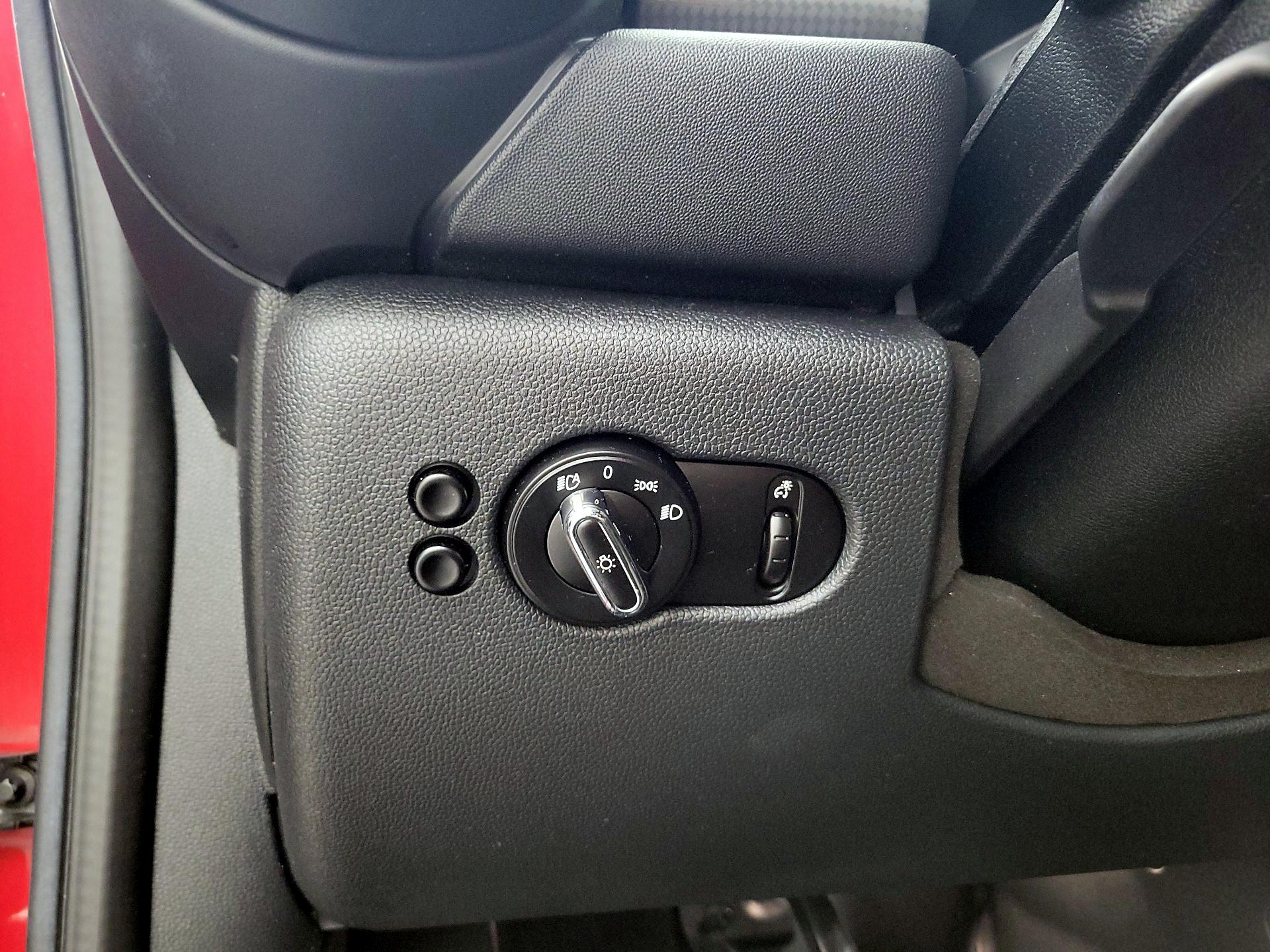 Thumbnail: 2015 MINI Cooper Hardtop - 13