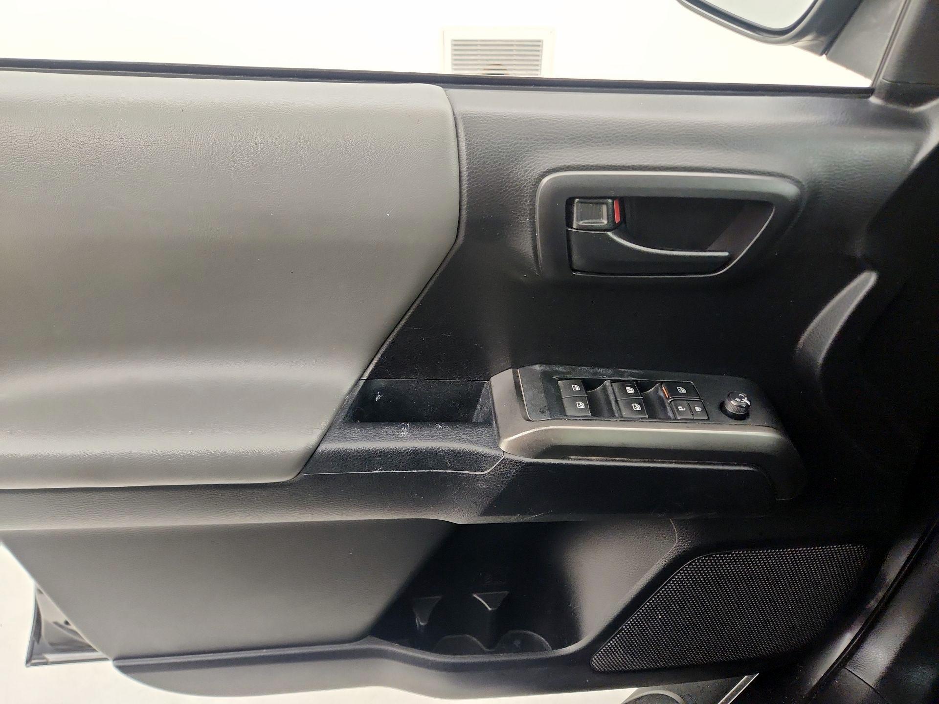 Thumbnail: 2020 Toyota Tacoma - 12