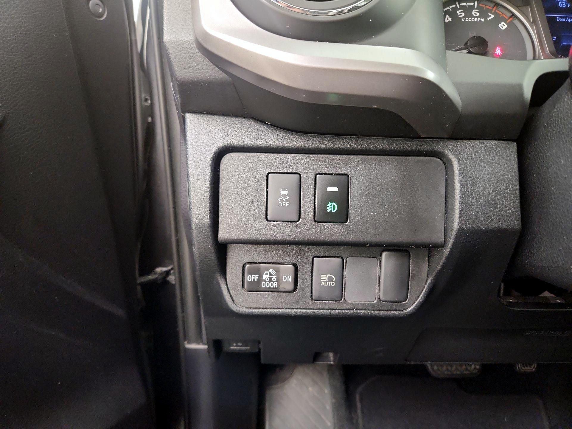 Thumbnail: 2020 Toyota Tacoma - 13