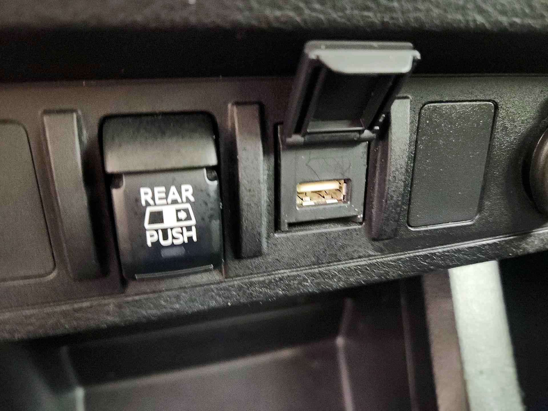 Thumbnail: 2020 Toyota Tacoma - 18