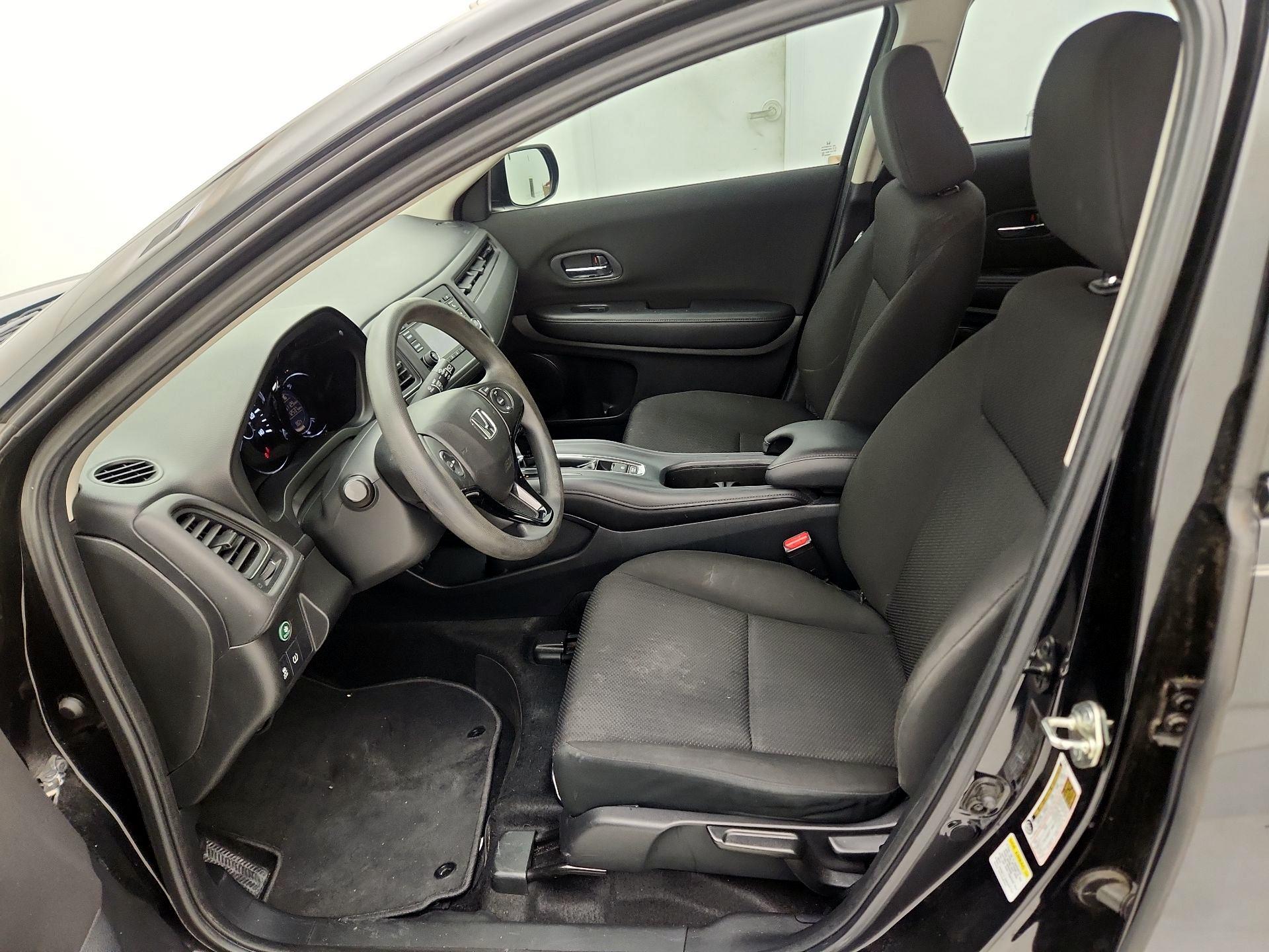 Thumbnail: 2016 Honda HR-V - 11