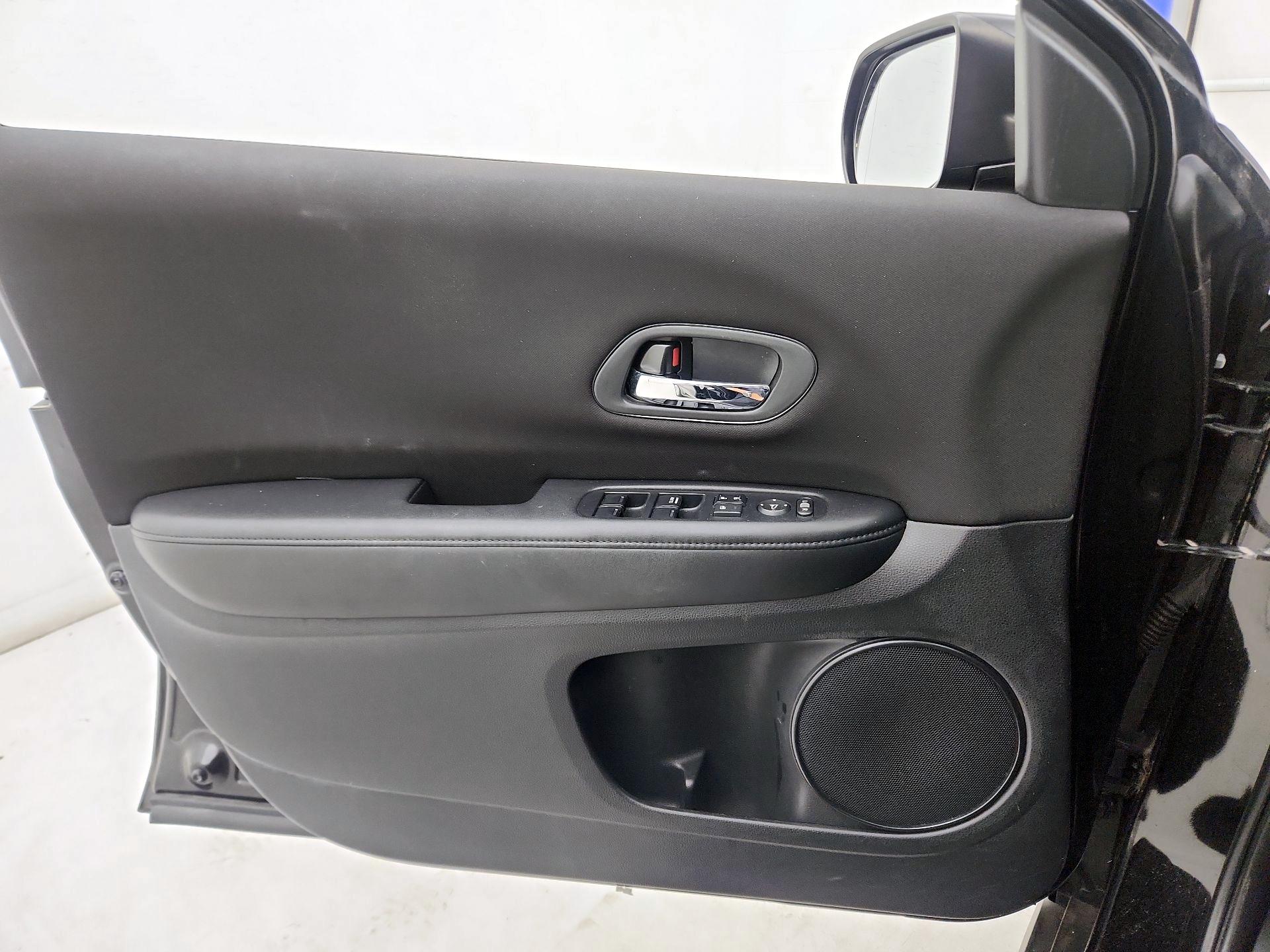 Thumbnail: 2016 Honda HR-V - 12