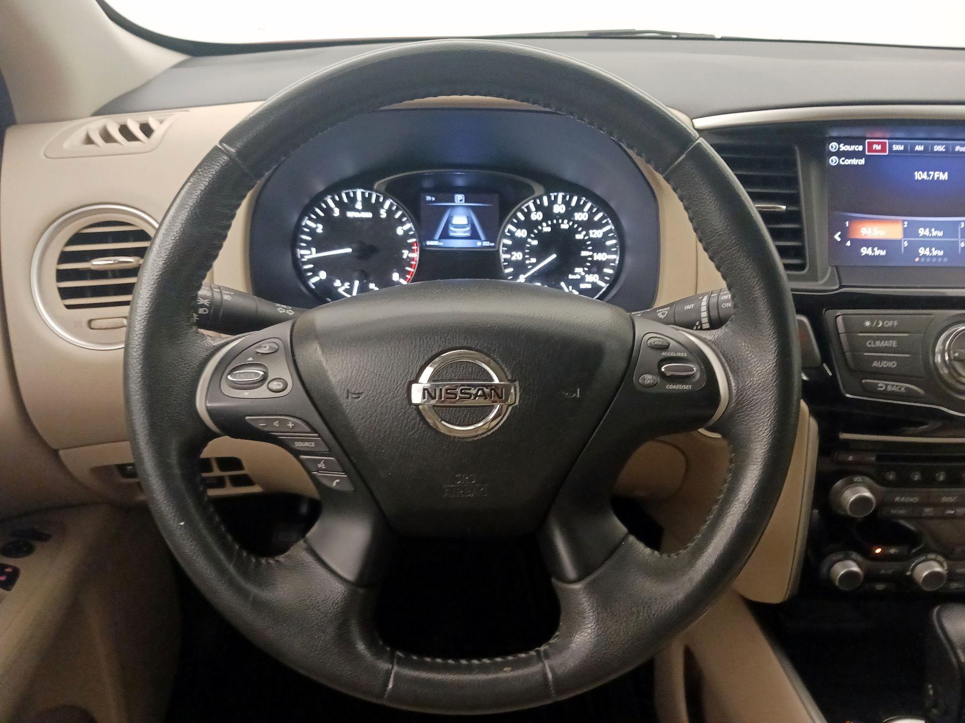 Thumbnail: 2017 Nissan Pathfinder - 10