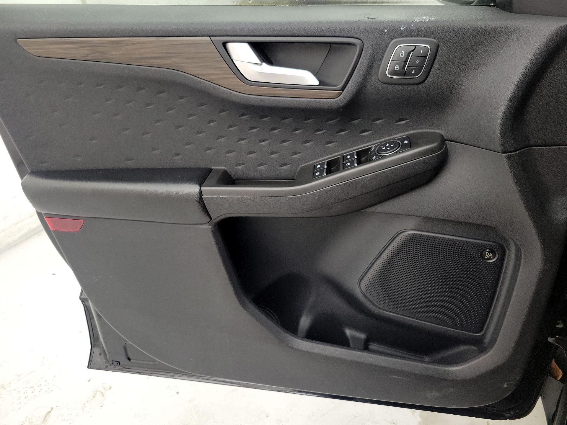 Thumbnail: 2020 Ford Escape - 12