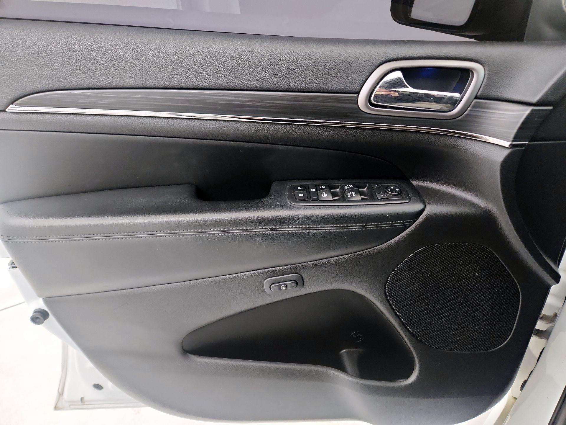 Thumbnail: 2019 Jeep Grand Cherokee - 12