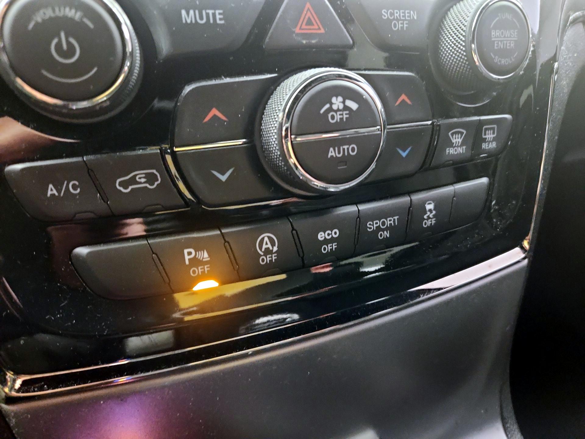 Thumbnail: 2019 Jeep Grand Cherokee - 17