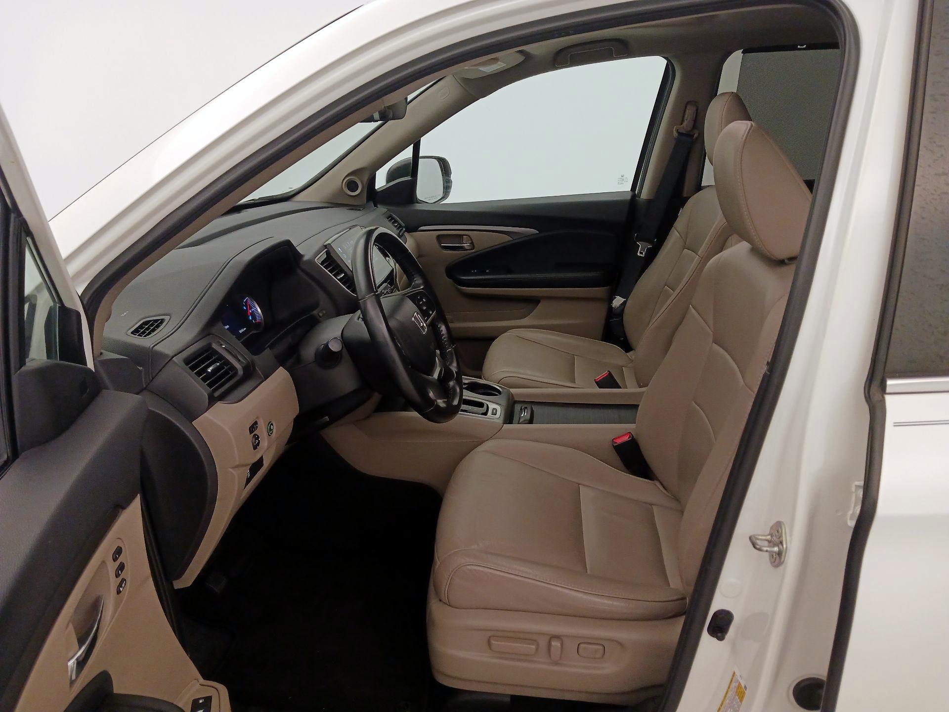 Thumbnail: 2019 Honda Pilot - 11