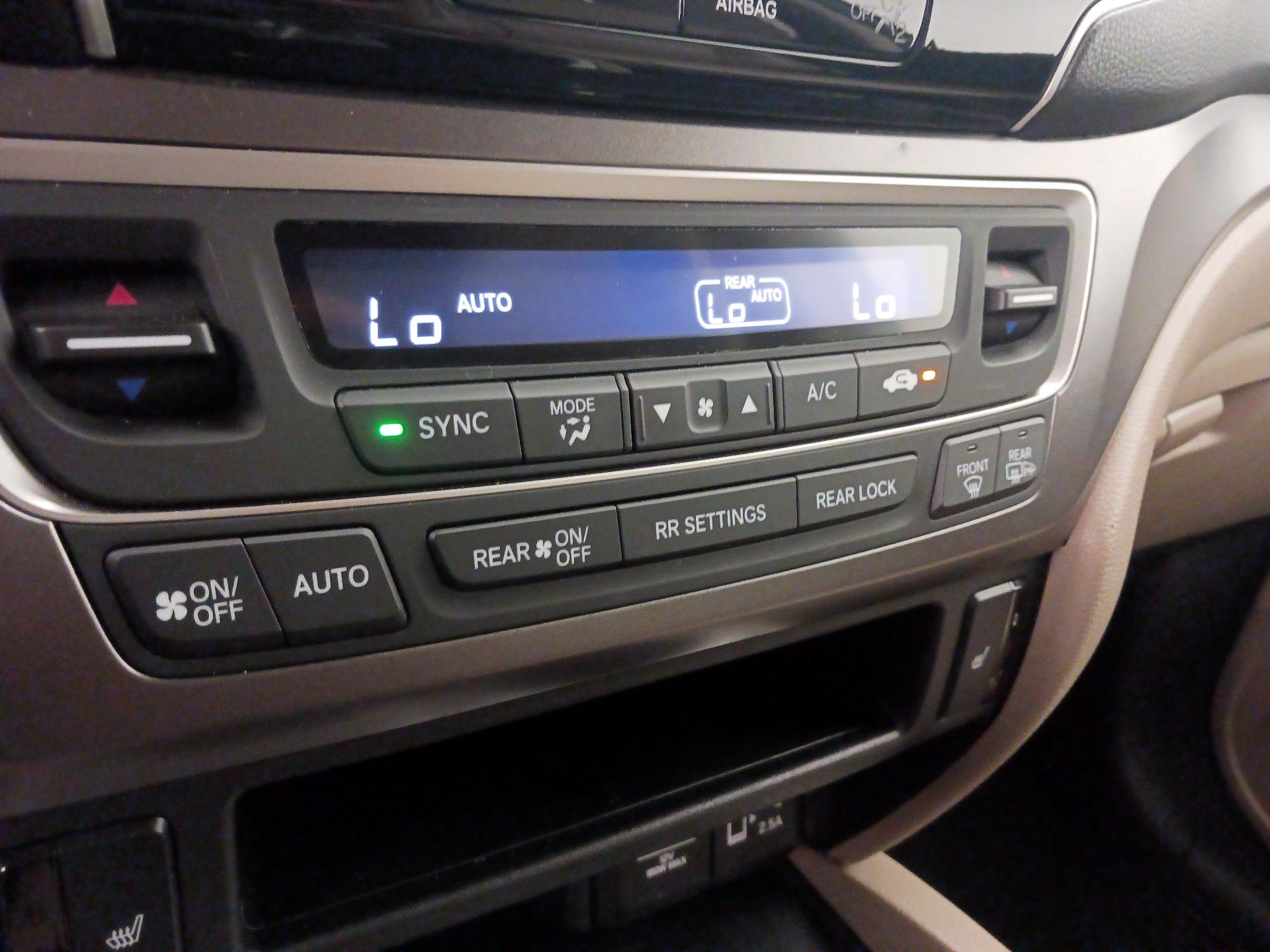 Thumbnail: 2019 Honda Pilot - 16