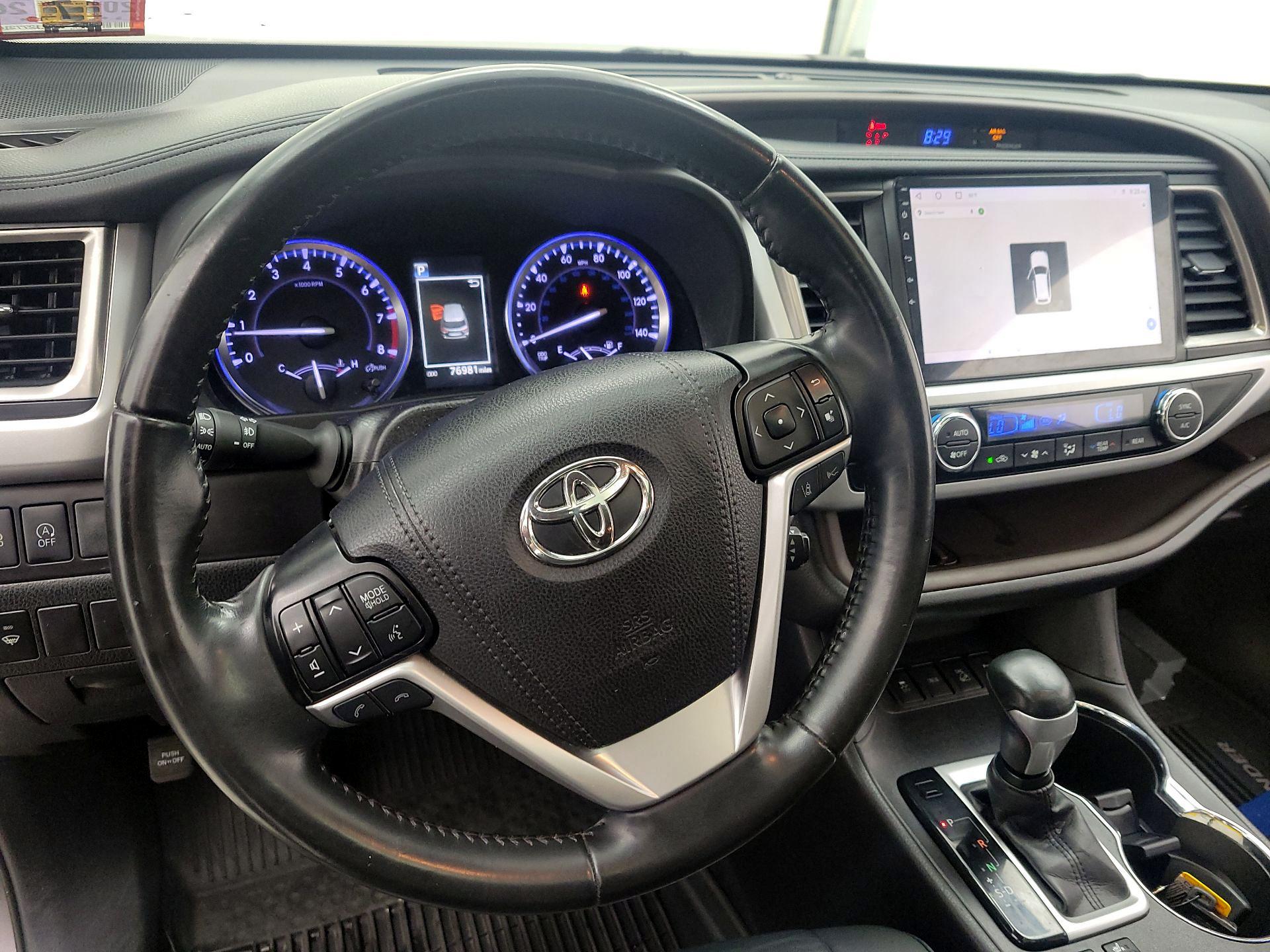 Thumbnail: 2019 Toyota Highlander - 10