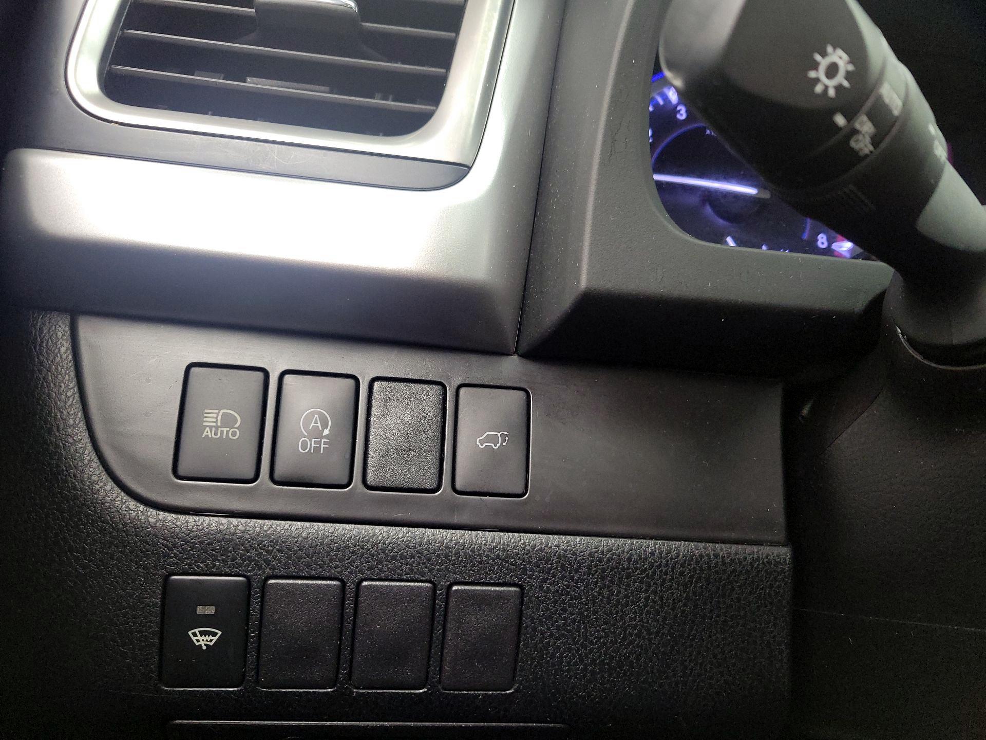 Thumbnail: 2019 Toyota Highlander - 13