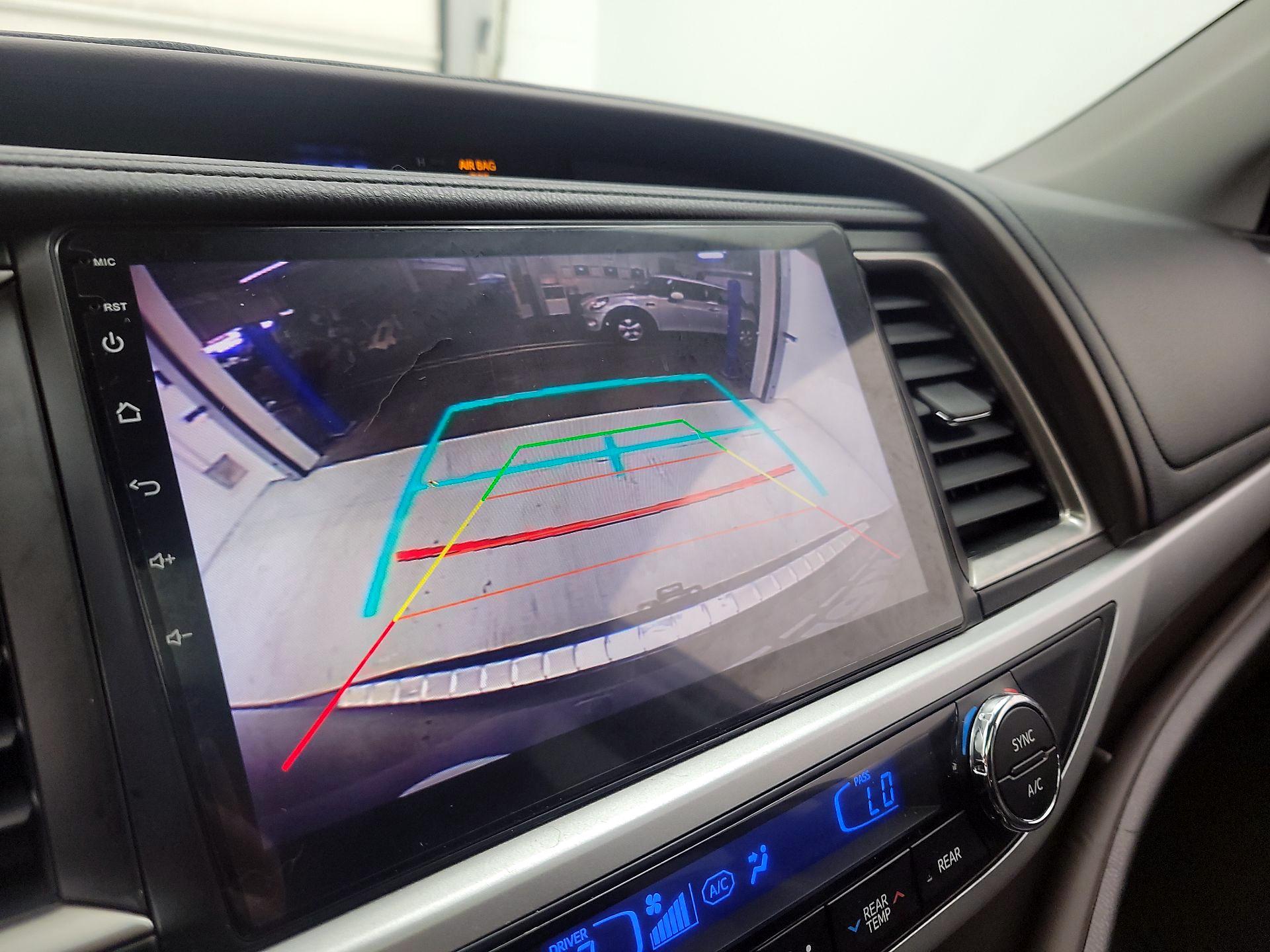 Thumbnail: 2019 Toyota Highlander - 15