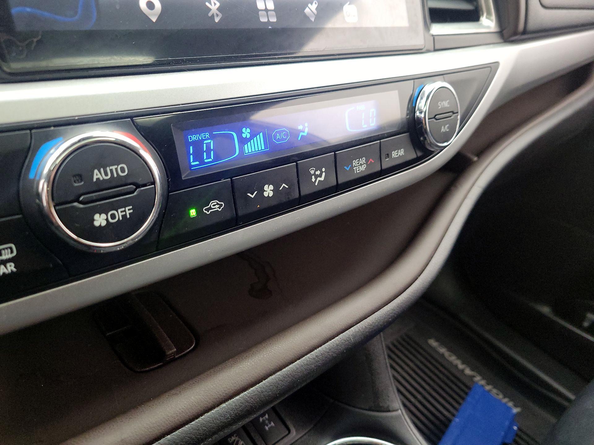 Thumbnail: 2019 Toyota Highlander - 17