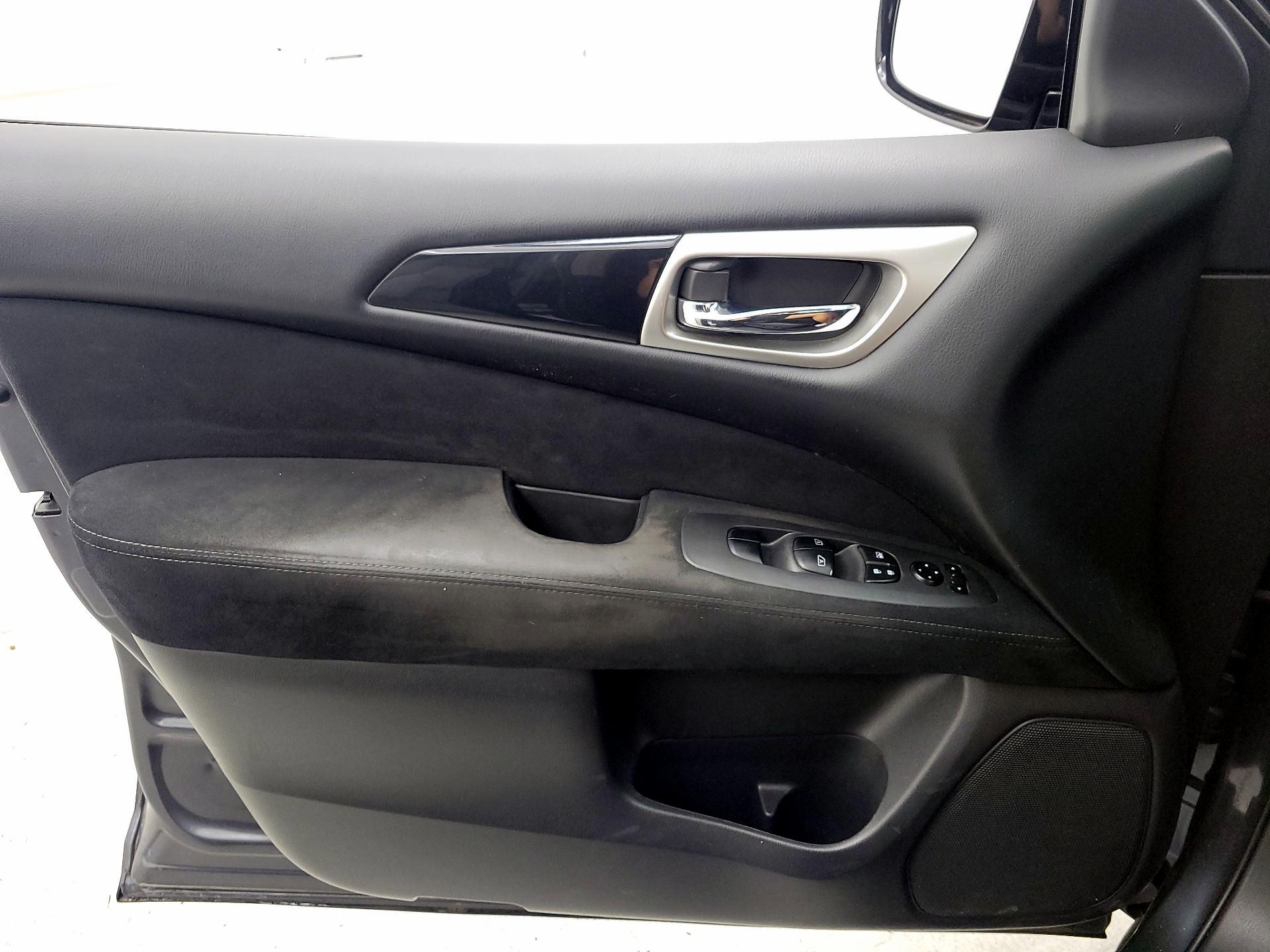 Thumbnail: 2013 Nissan Pathfinder - 12