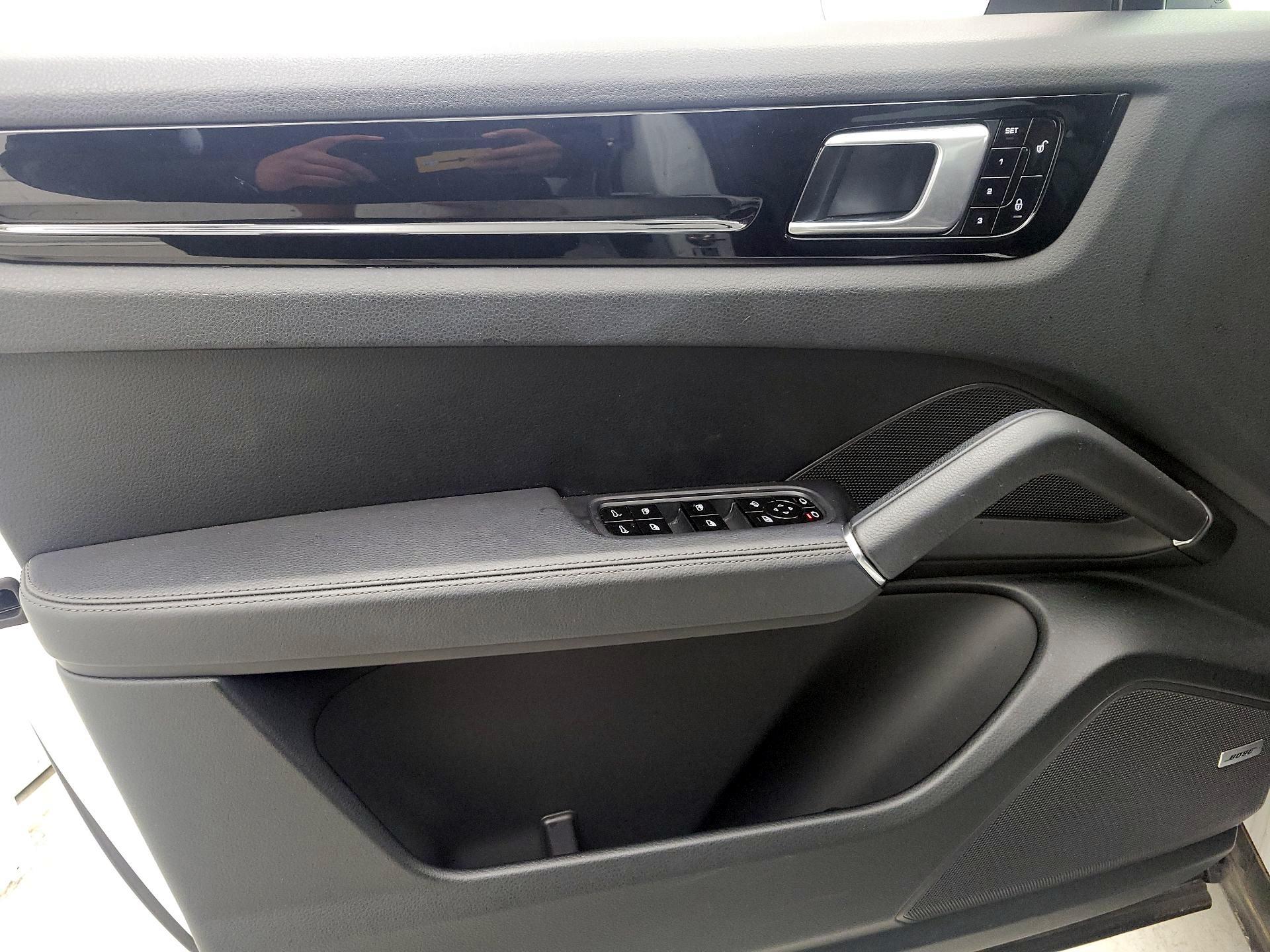 Thumbnail: 2019 Porsche Cayenne - 12