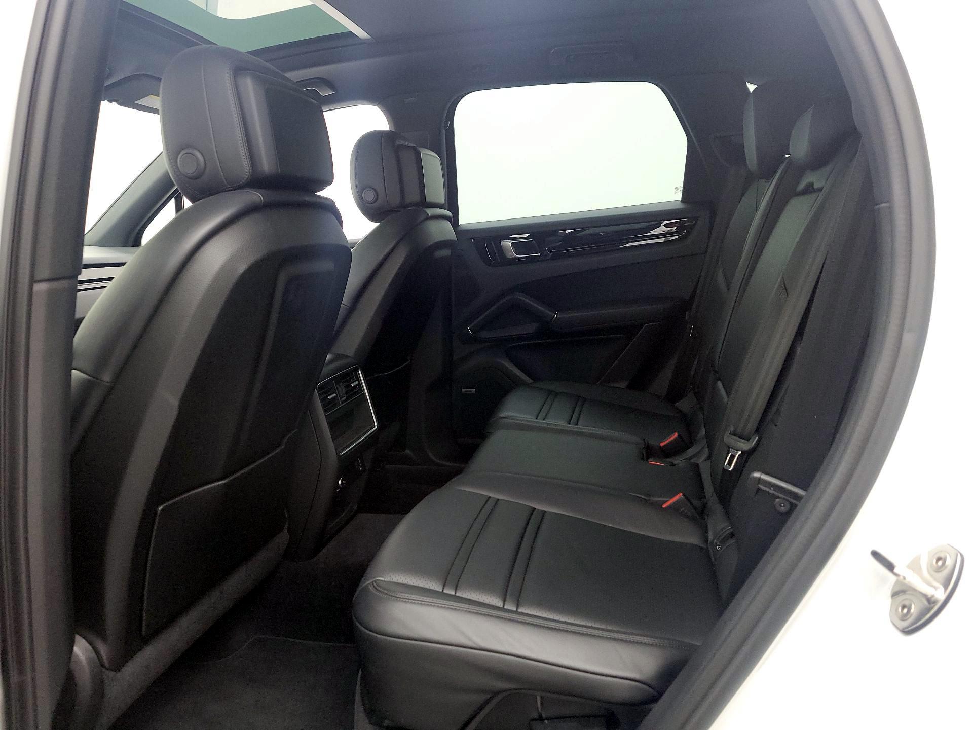 Thumbnail: 2019 Porsche Cayenne - 19
