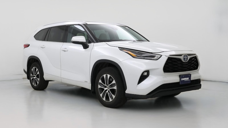 2022 Toyota Highlander XLE Hero Image