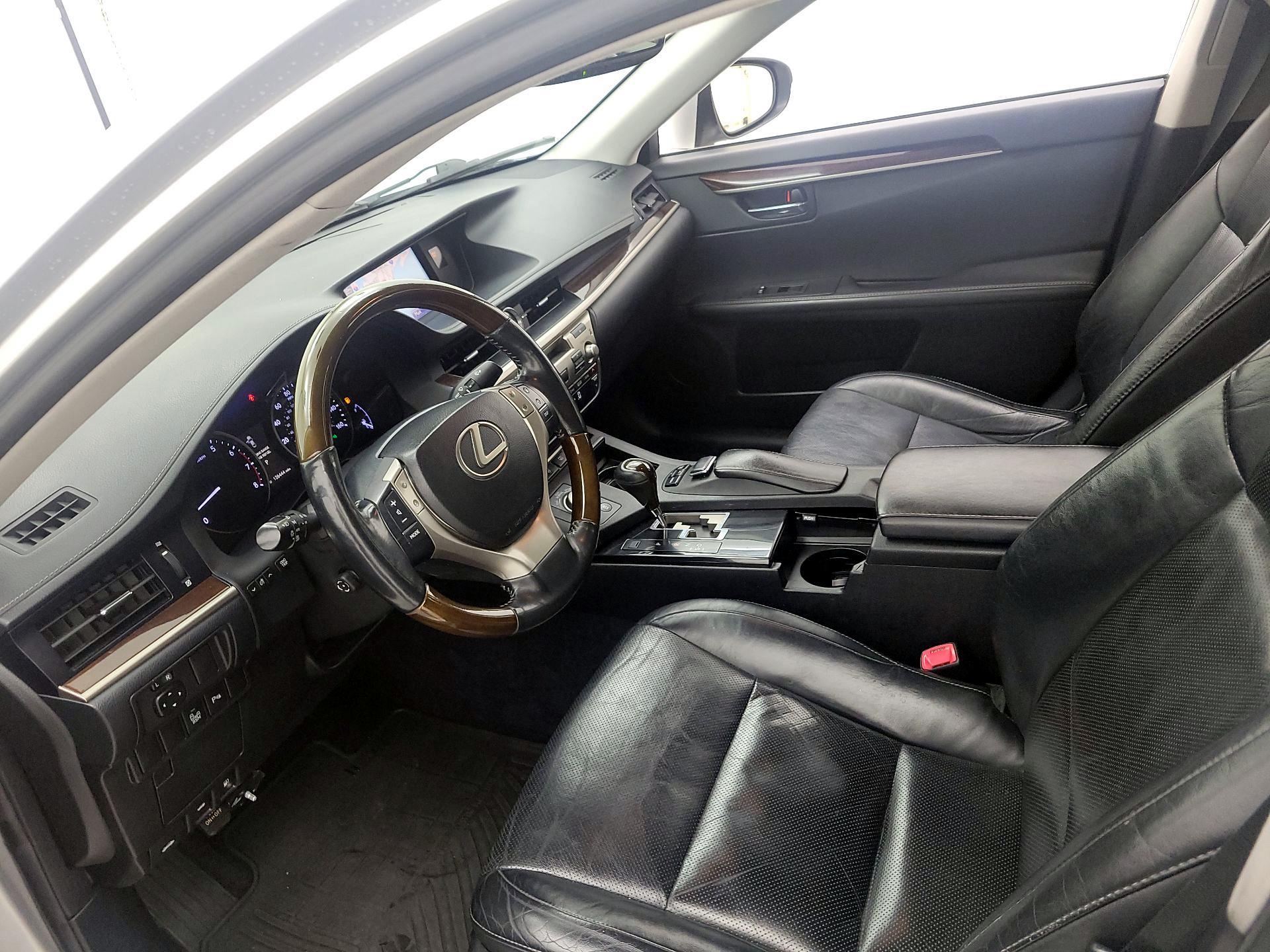 Thumbnail: 2013 Lexus ES - 11