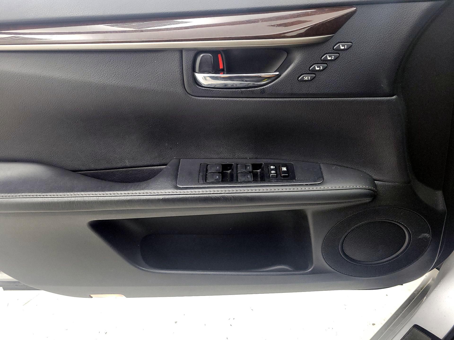 Thumbnail: 2013 Lexus ES - 12