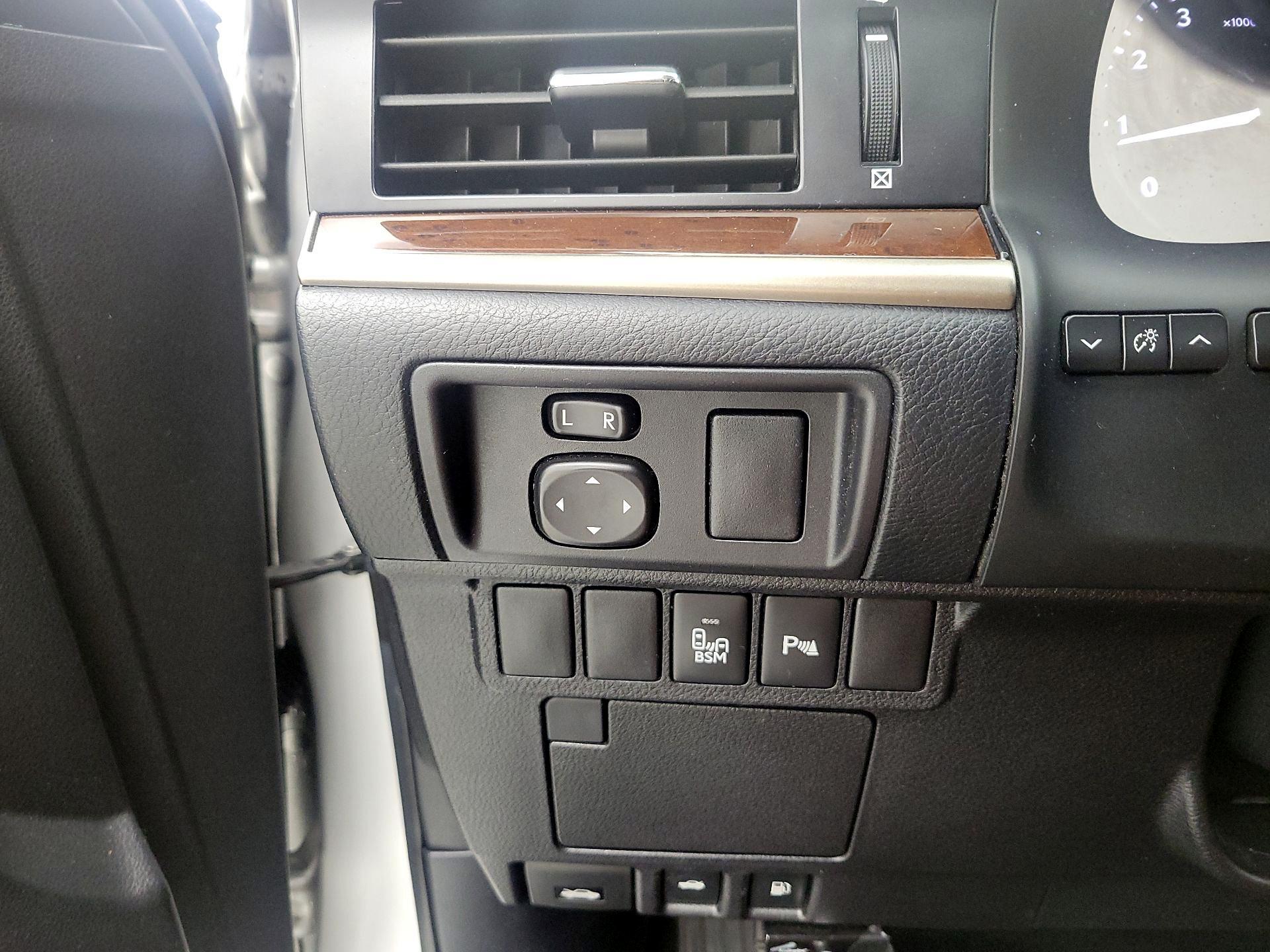 Thumbnail: 2013 Lexus ES - 13
