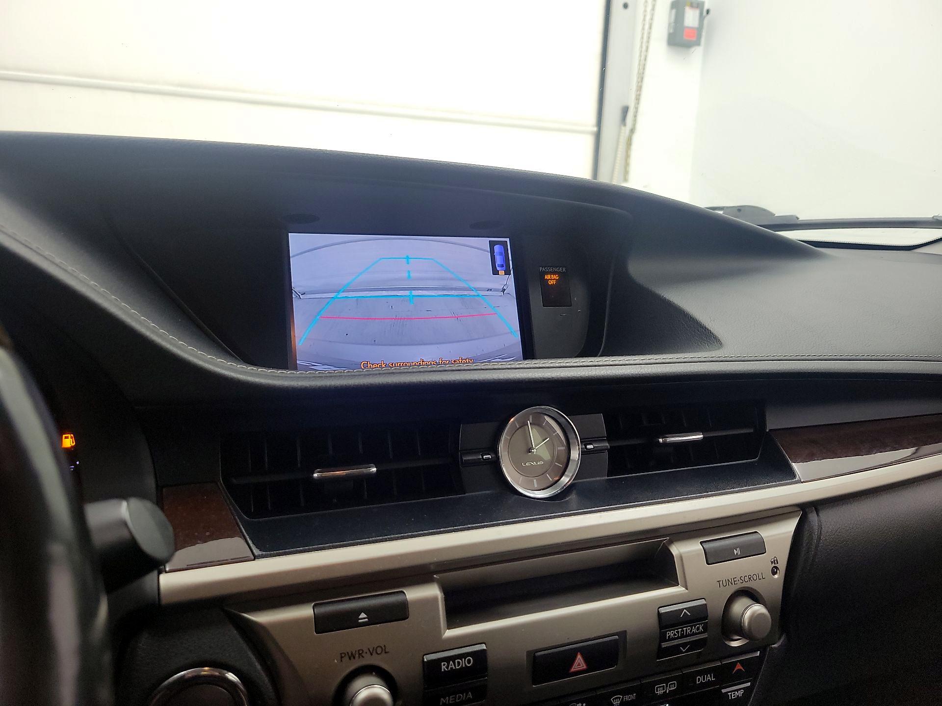 Thumbnail: 2013 Lexus ES - 14