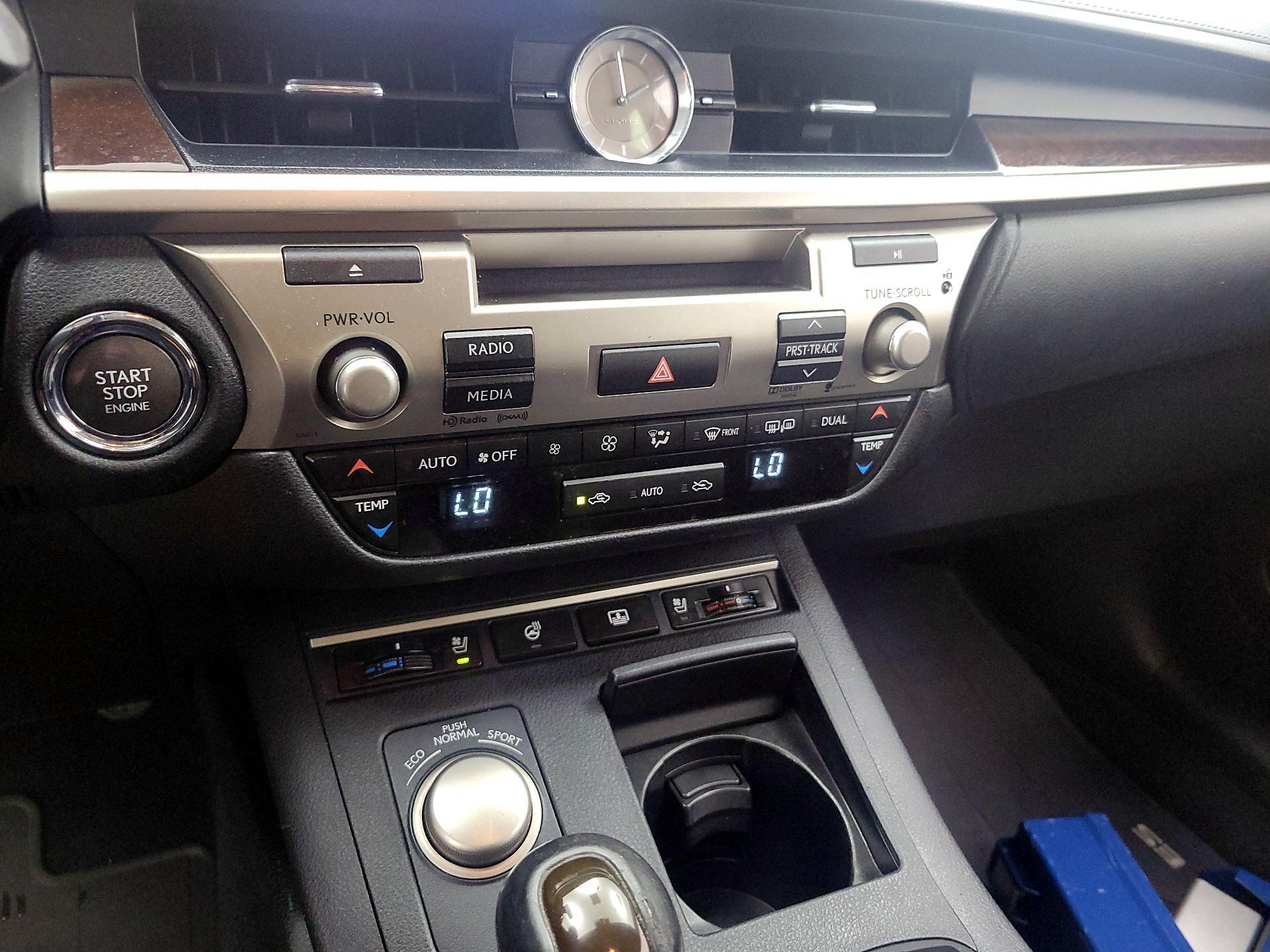 Thumbnail: 2013 Lexus ES - 16